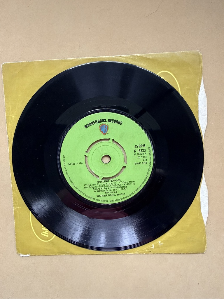 Warner Bros Vinyl Record Single Duelling Banjos Eric Weissberg 7" 45RPM