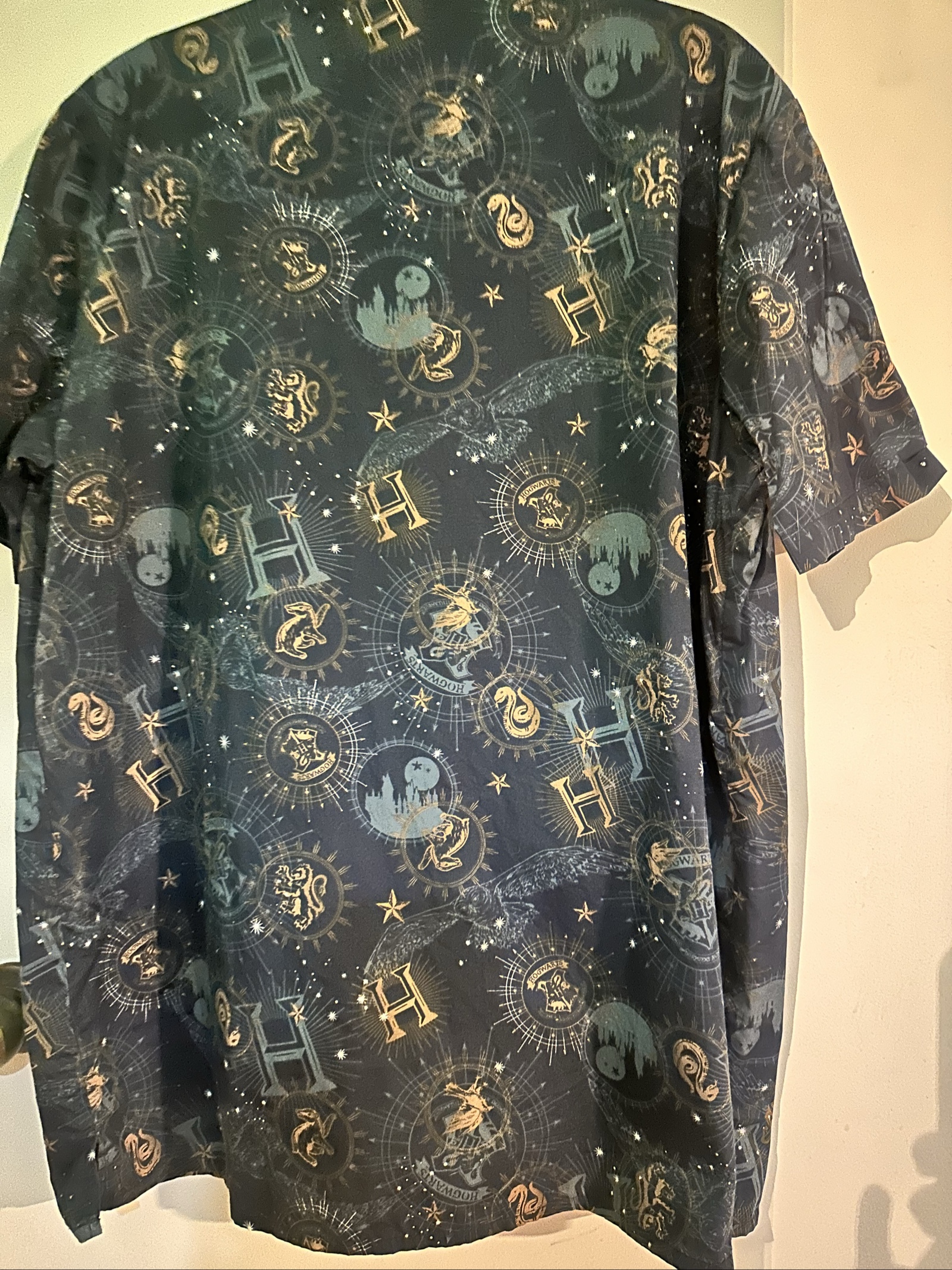 Harry Potter Black & Gold Themed Short Sleeve Shirt XL image 4