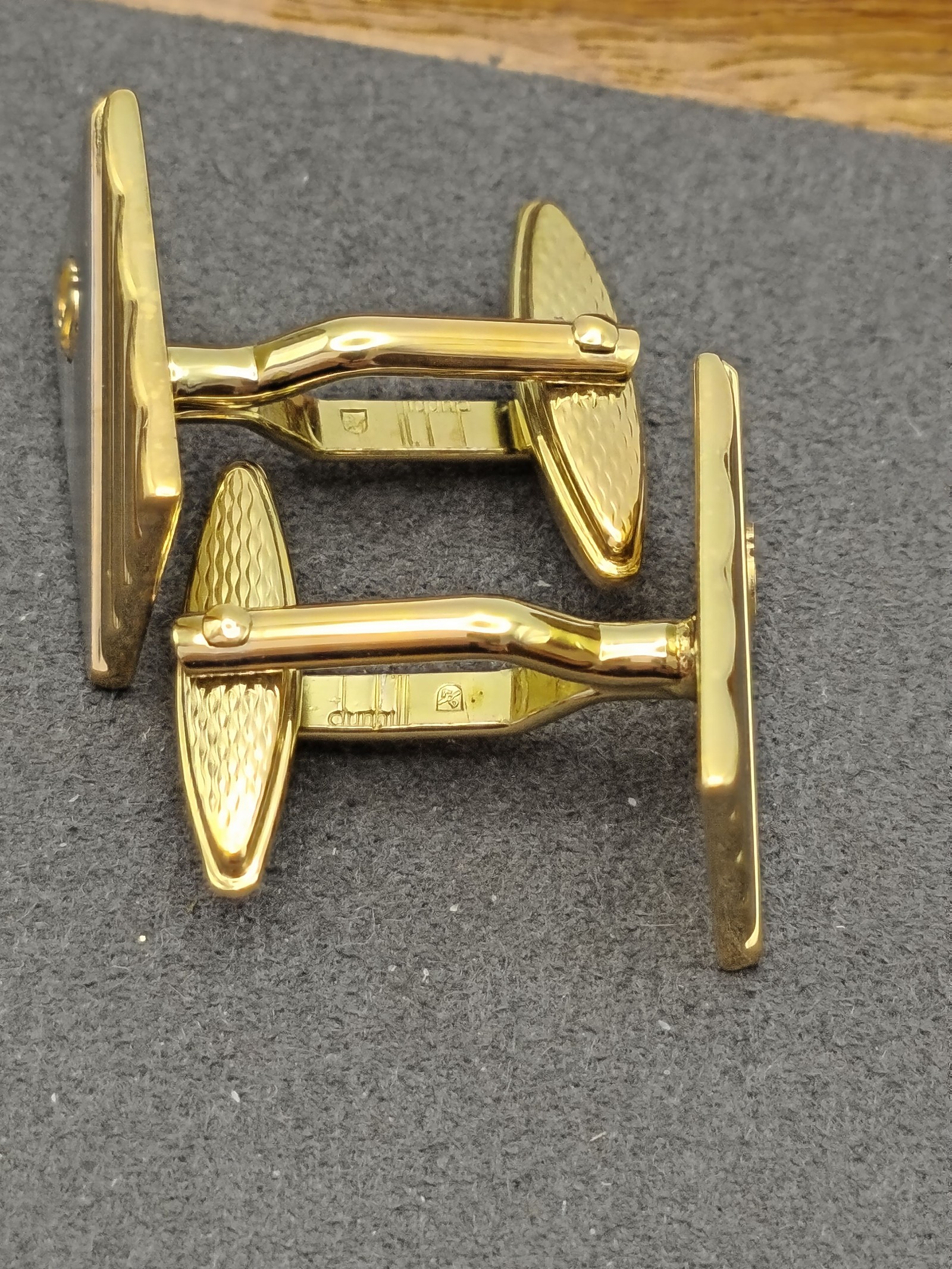 Dunhill Men Gold & Silver Tone Tie Clip & Cufflinks Set image 6