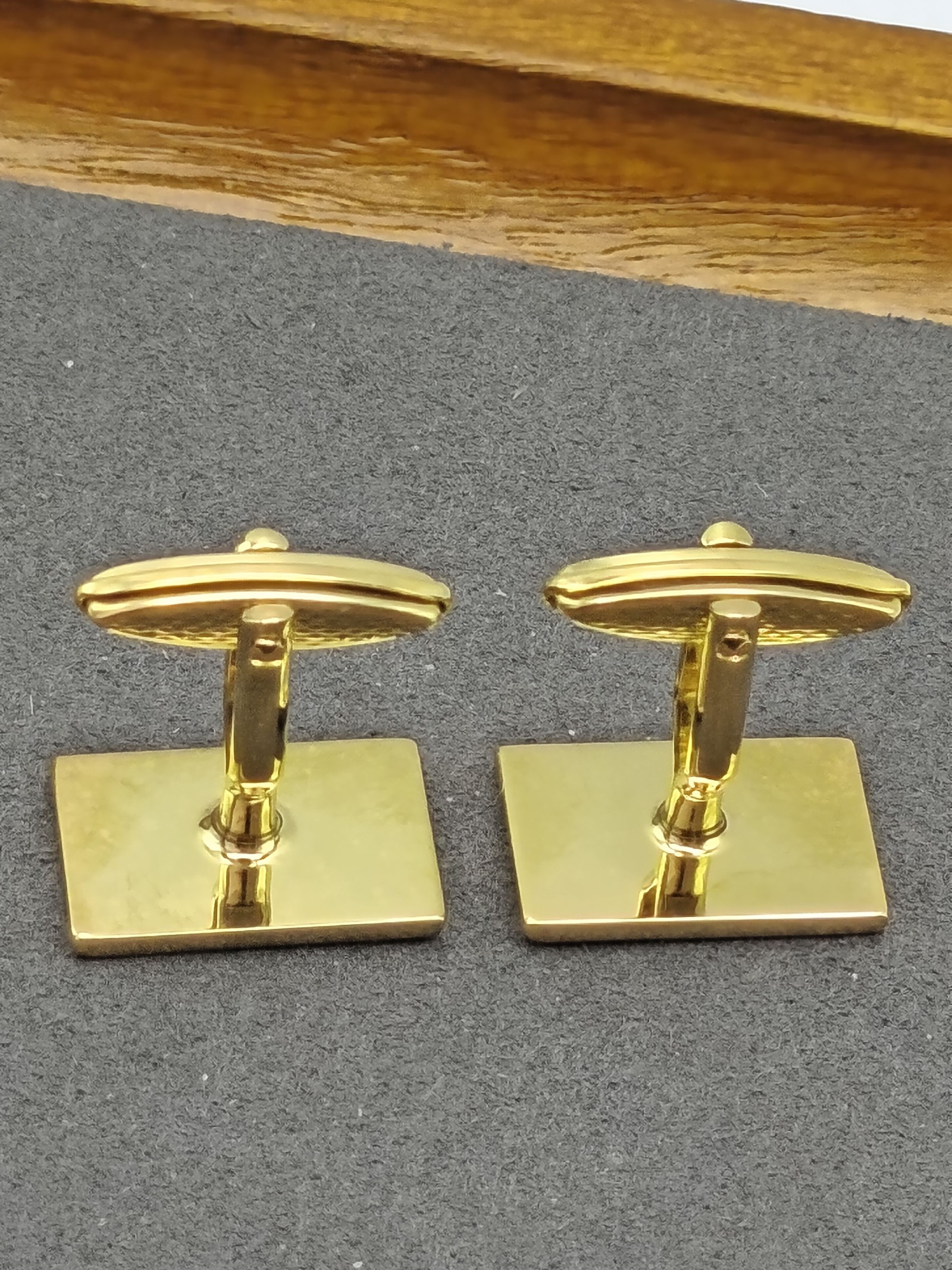 Dunhill Men Gold & Silver Tone Tie Clip & Cufflinks Set image 8