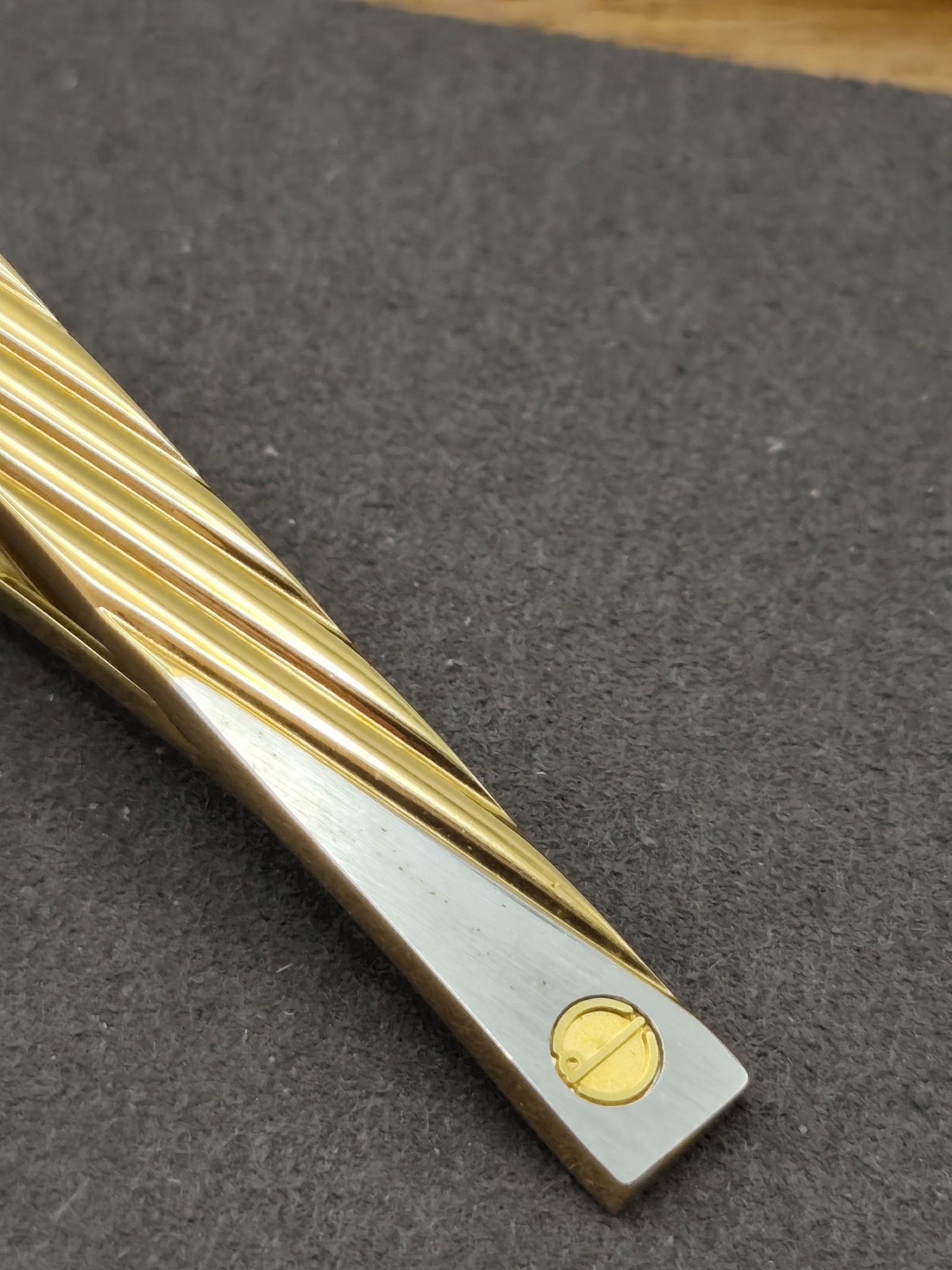Dunhill Men Gold & Silver Tone Tie Clip & Cufflinks Set image 10