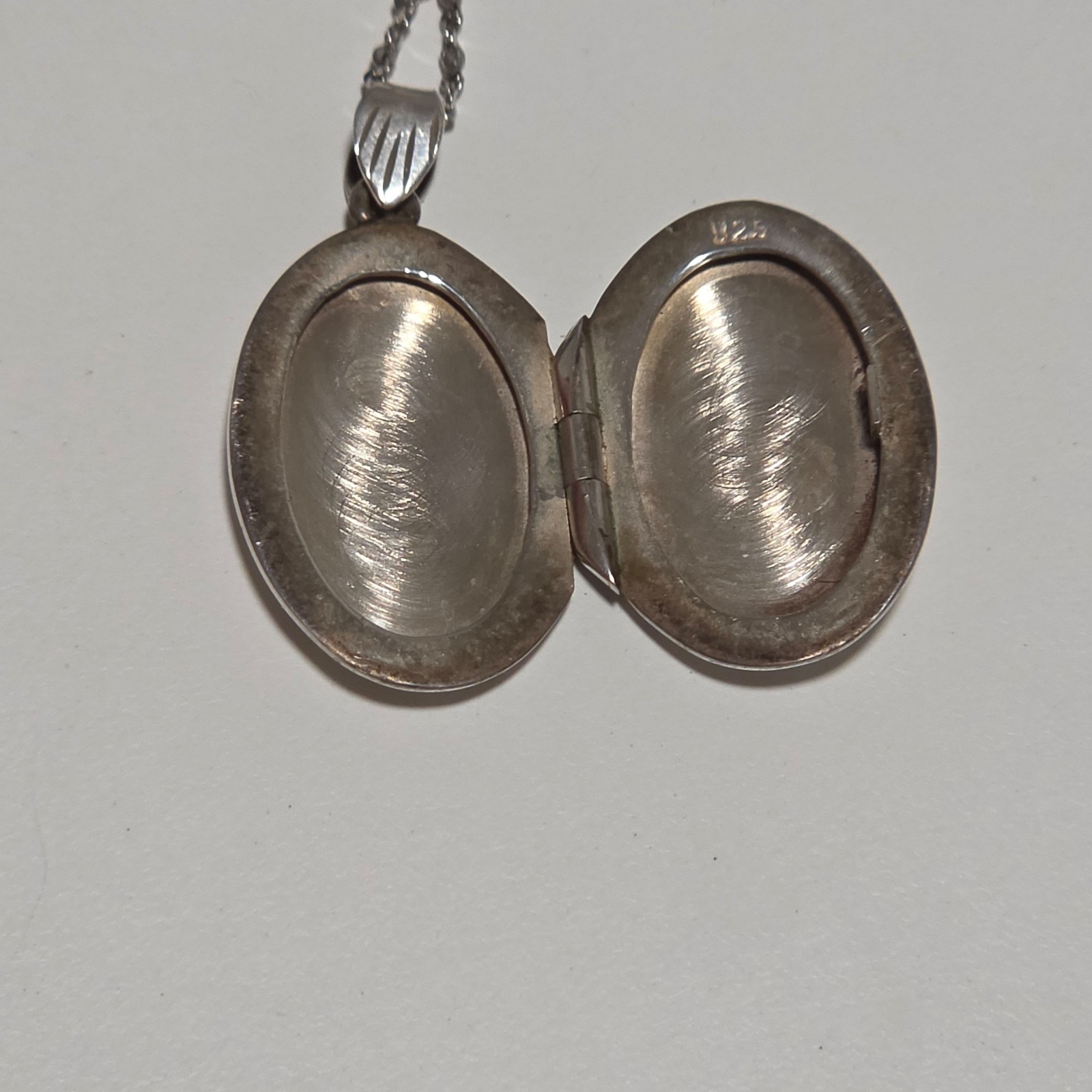 Silver 925 Floral Engraved Oval Locket with emma page chain .b4 image 4