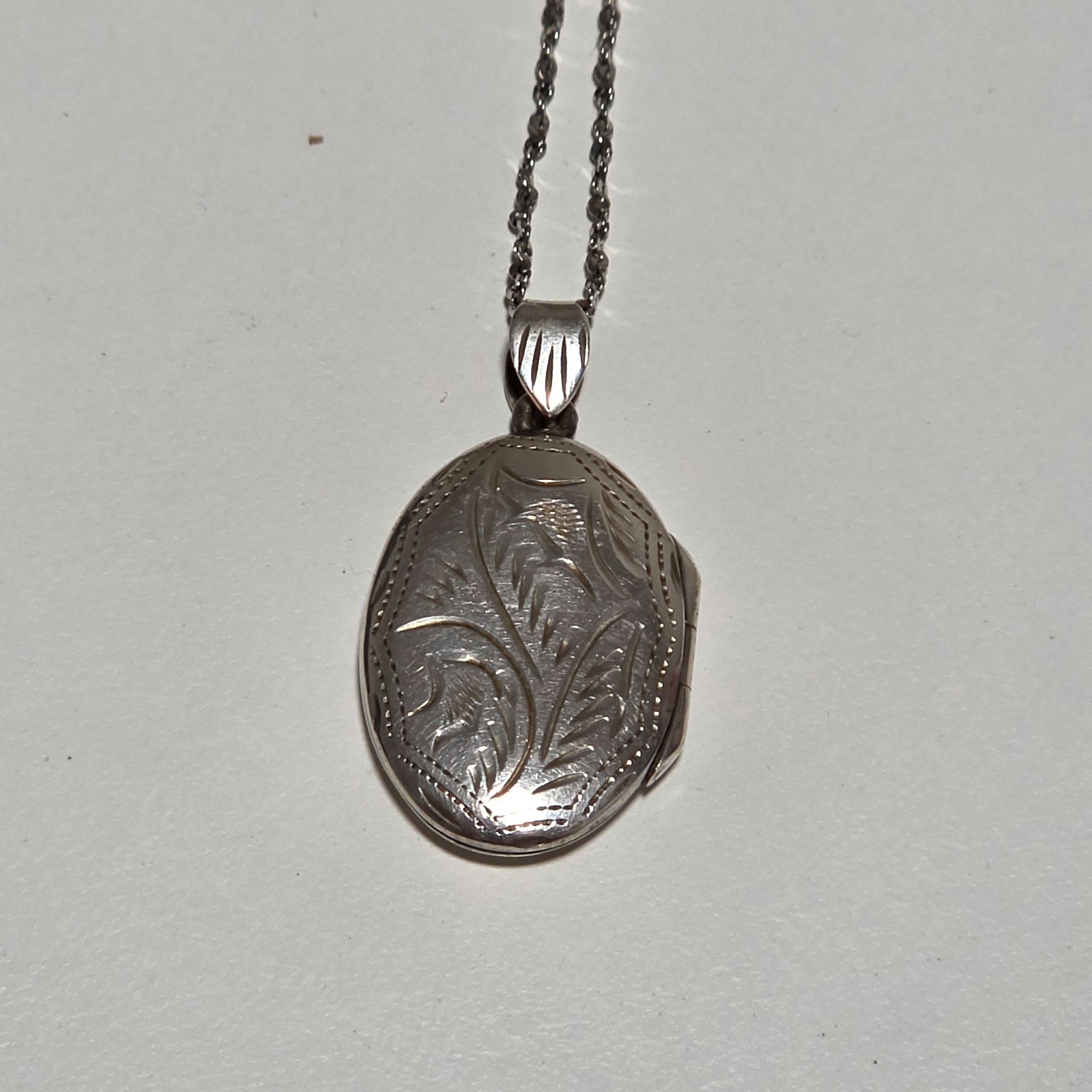 Silver 925 Floral Engraved Oval Locket with emma page chain .b4 image 5