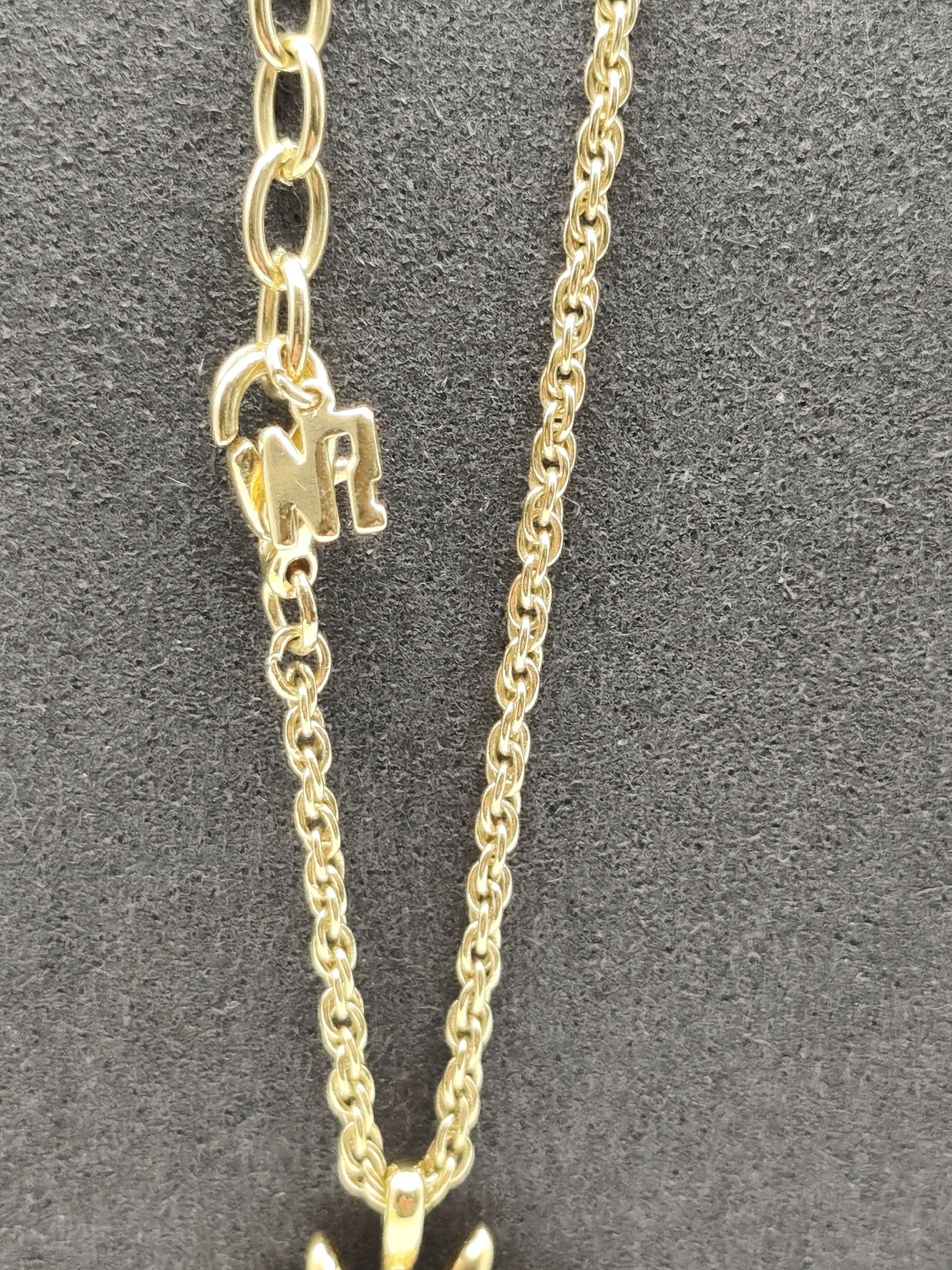 Nina Ricci Gold Tone Women's Sunflower Pendant Necklace Adjustable Chain 7 in image 3