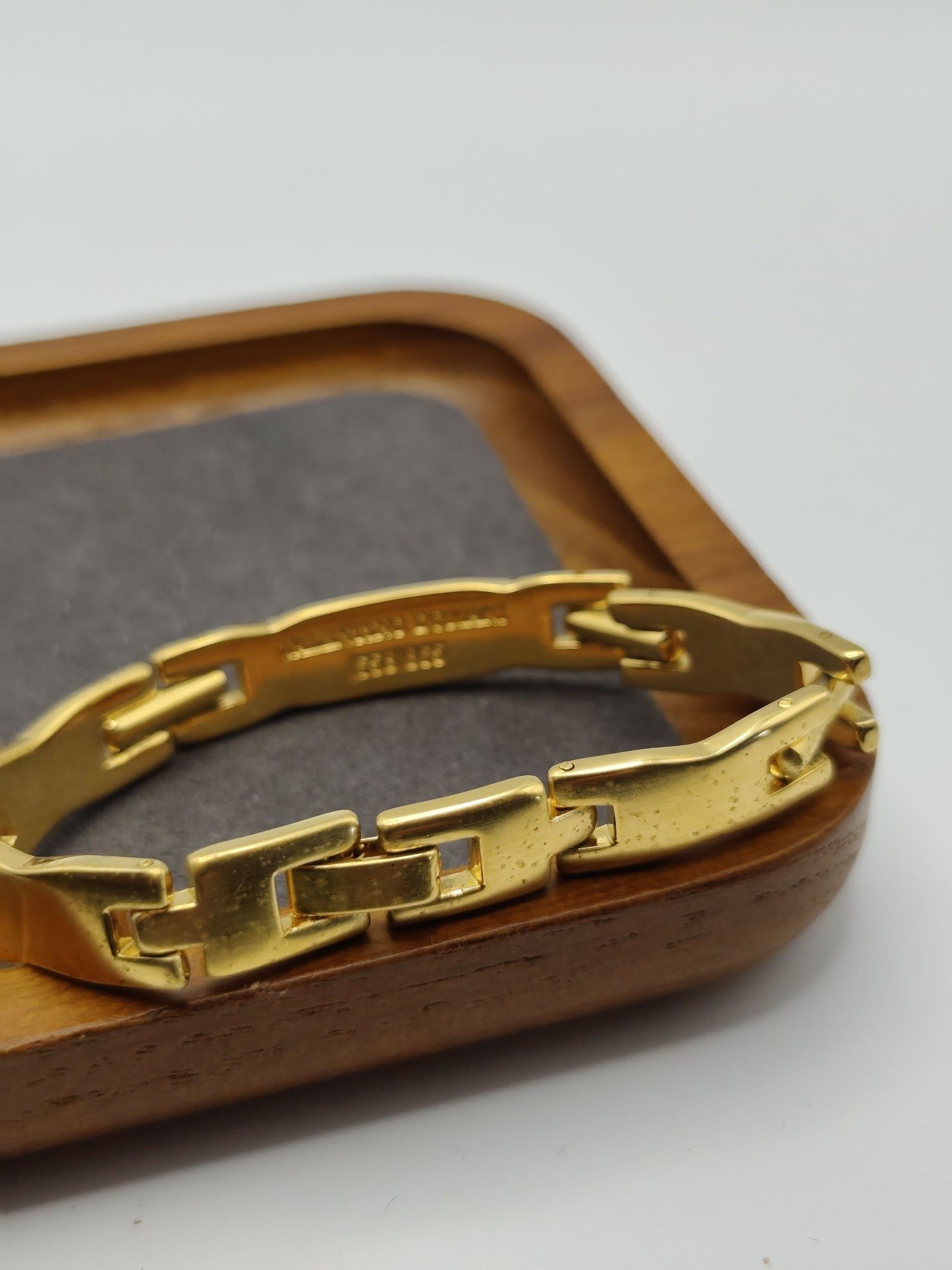 Valentino Domani Gold-Tone V Emblem Chain Link Bracelet Unisex image 6
