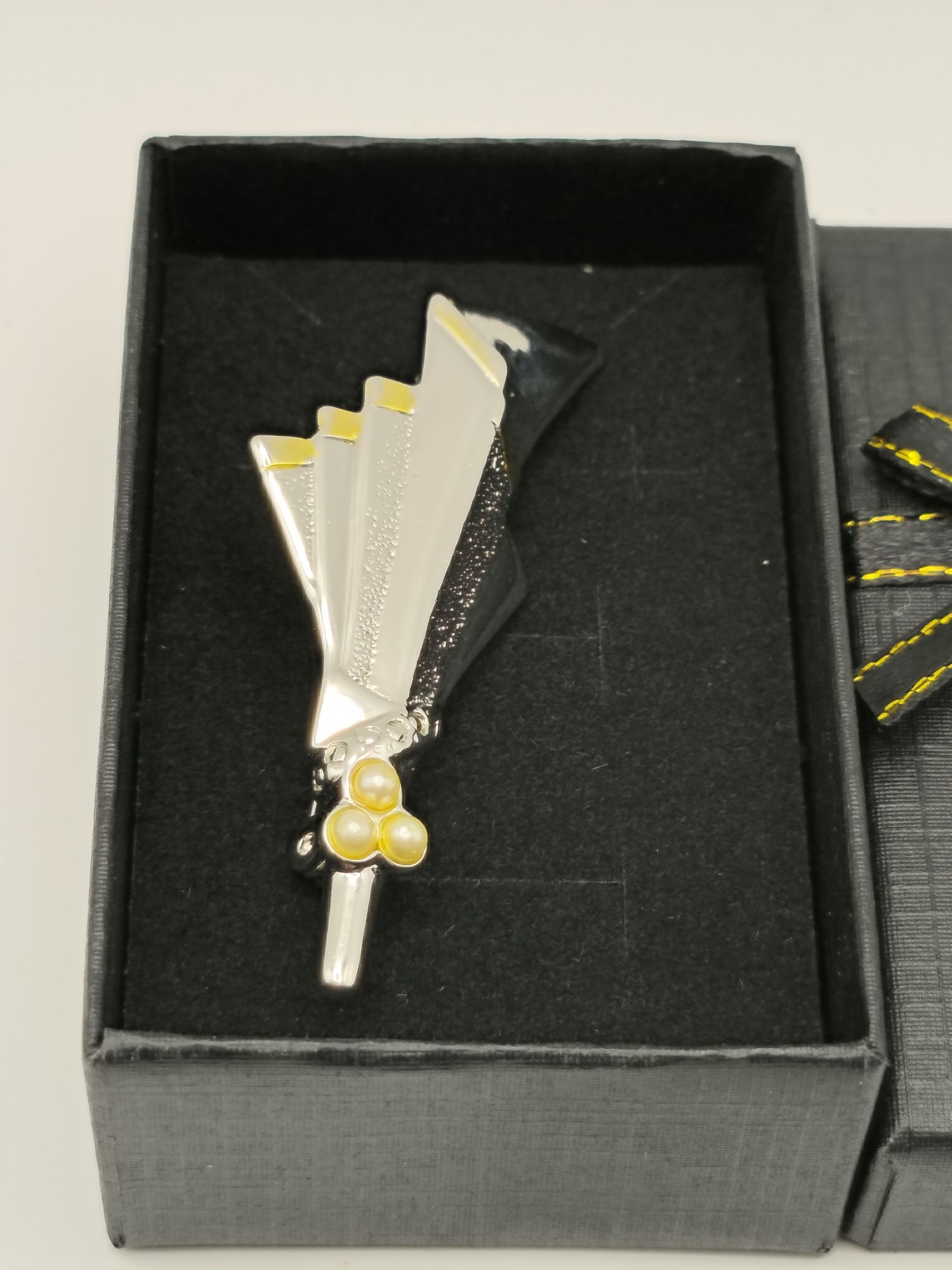 Vérité Women's Silver Tone & Faux Pearl Art Deco Fan Brooch Other image 2