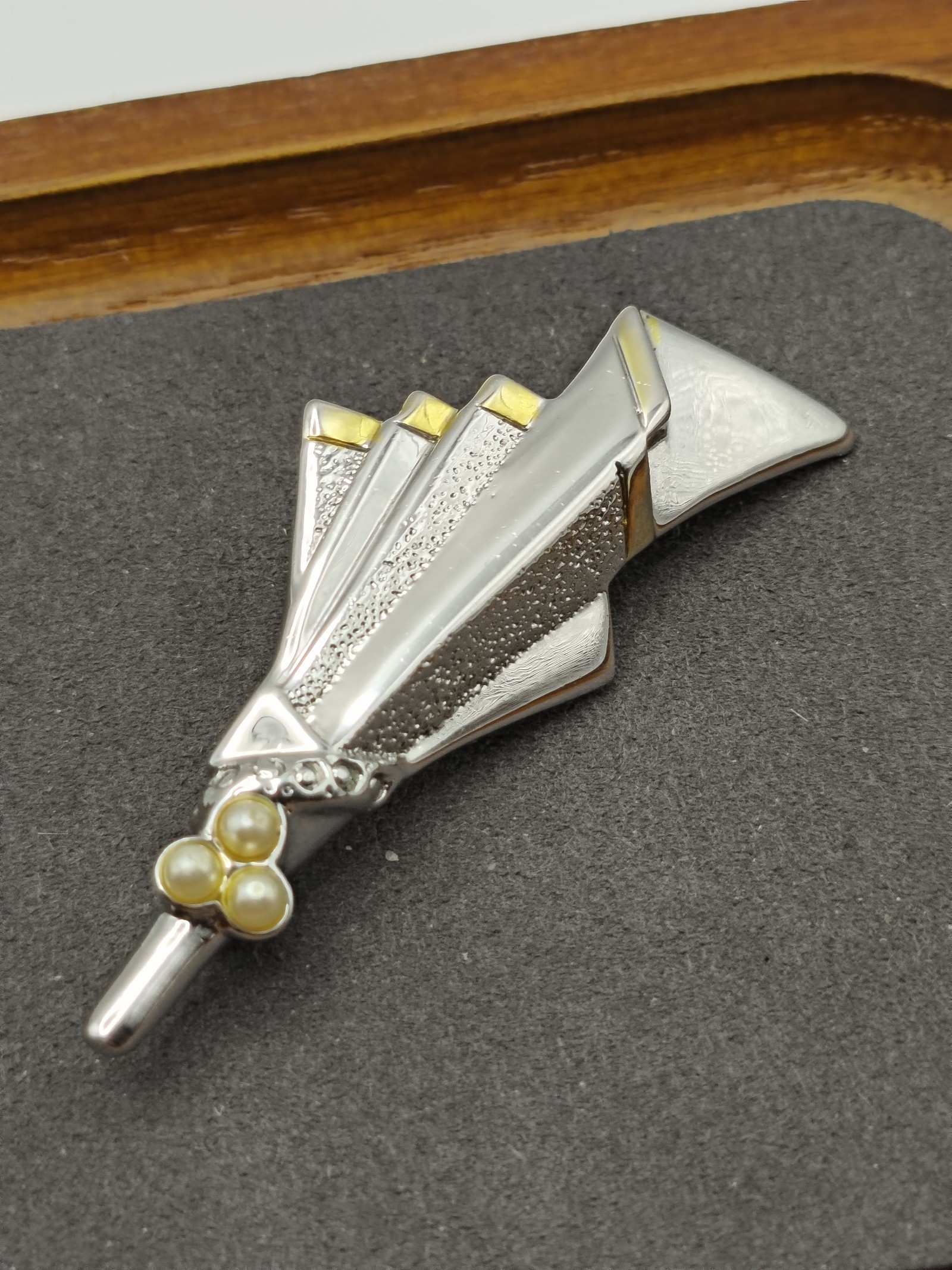 Vérité Women's Silver Tone & Faux Pearl Art Deco Fan Brooch Other image 3