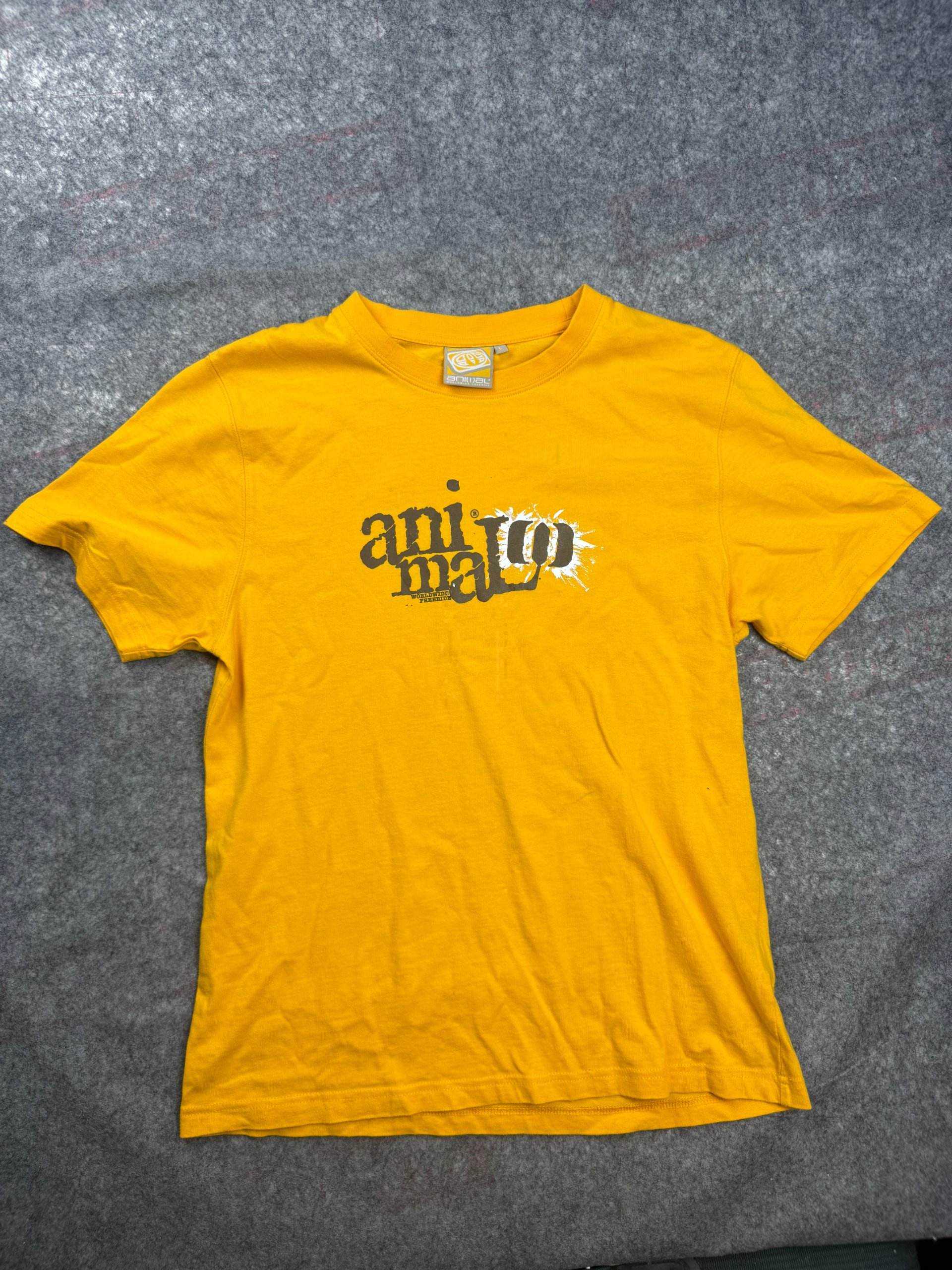 Animal Mustard Yellow Graphic T‑Shirt Large Chest Tape Measure 20 in (51 cm) Y2K