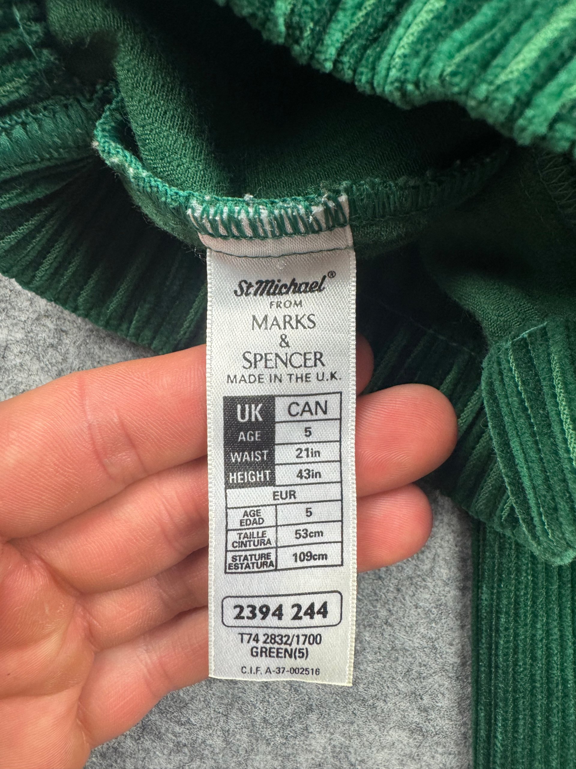 St Michael Marks & Spencer Green Corduroy Pinafore Trousers Kids Age 5 / Waist 21in image 4