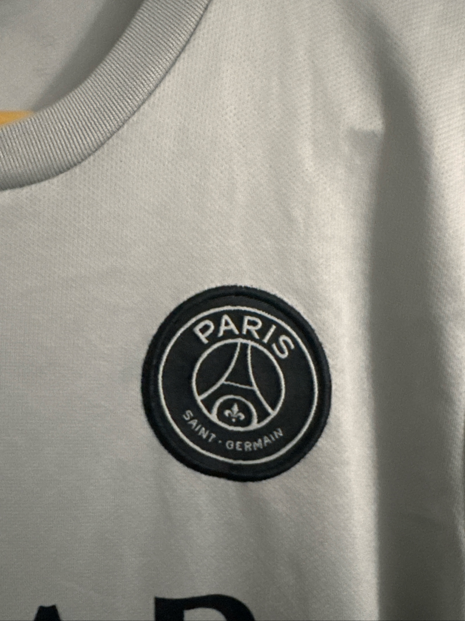 Paris Saint-Germain Grey Qatar Airways Logo T-Shirt Medium image 3