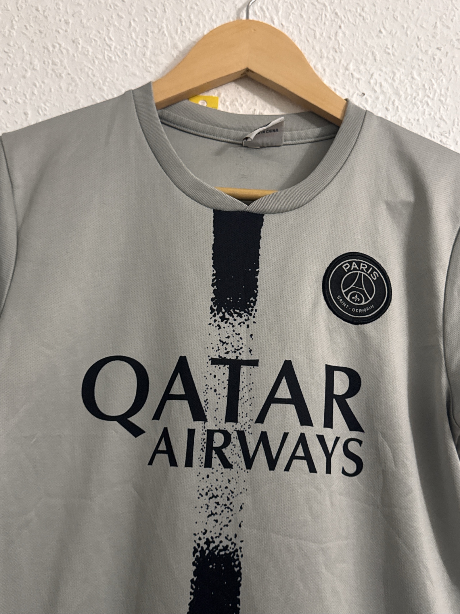 Paris Saint-Germain Grey Qatar Airways Logo T-Shirt Medium image 4