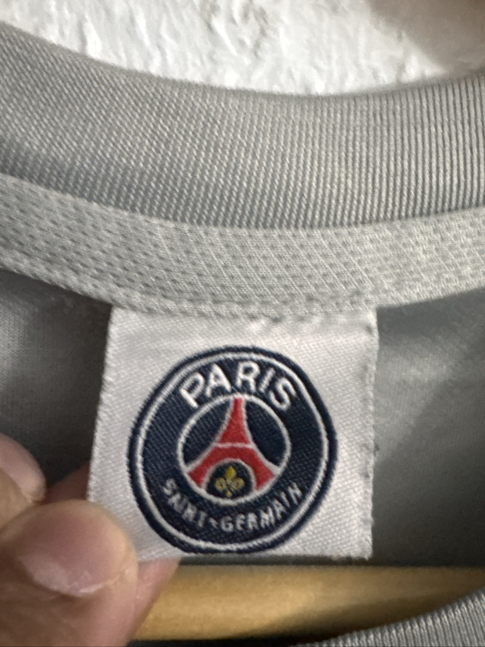 Paris Saint-Germain Grey Qatar Airways Logo T-Shirt Medium image 5