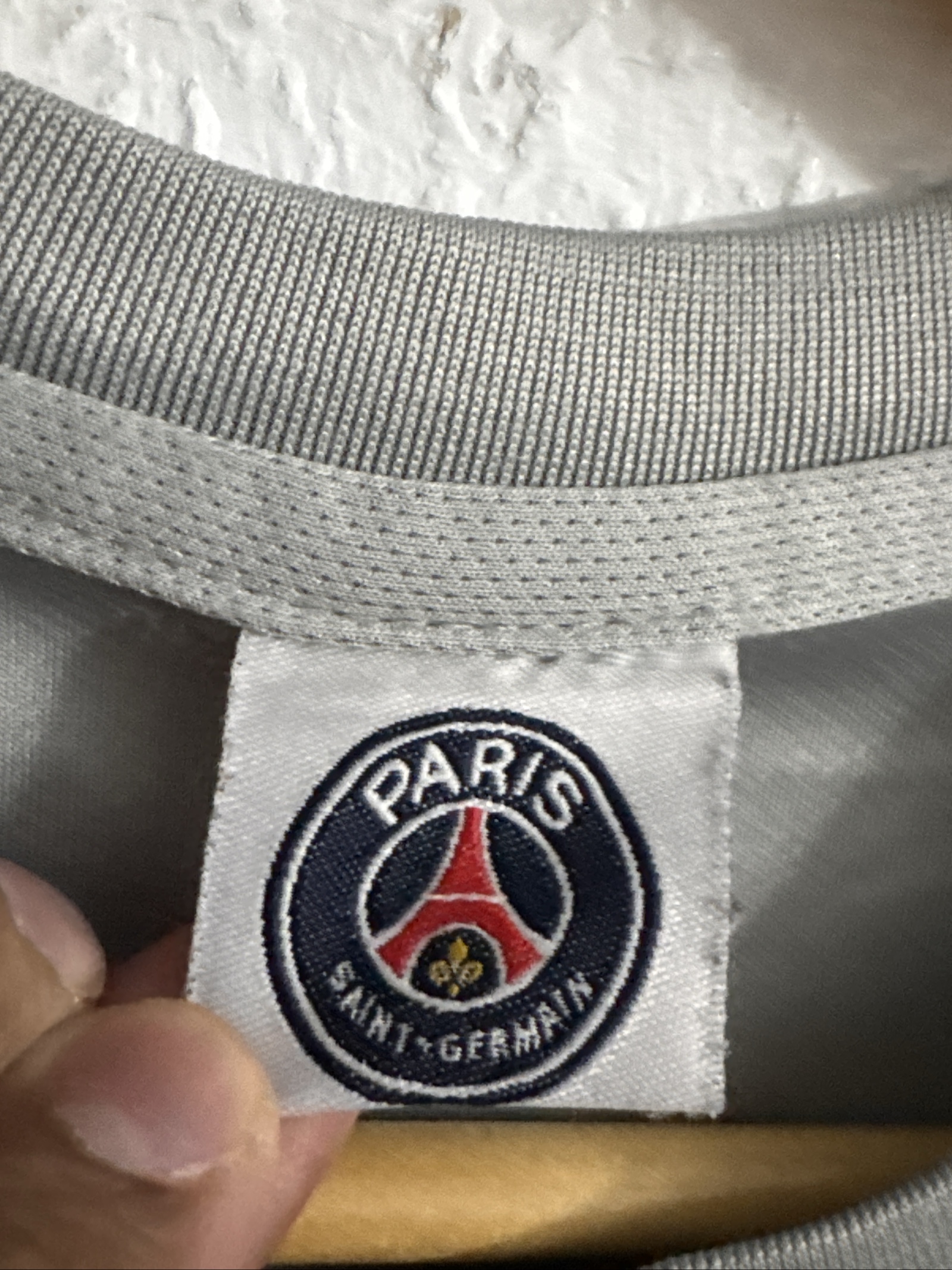 Paris Saint-Germain Grey Qatar Airways Logo T-Shirt Medium image 6