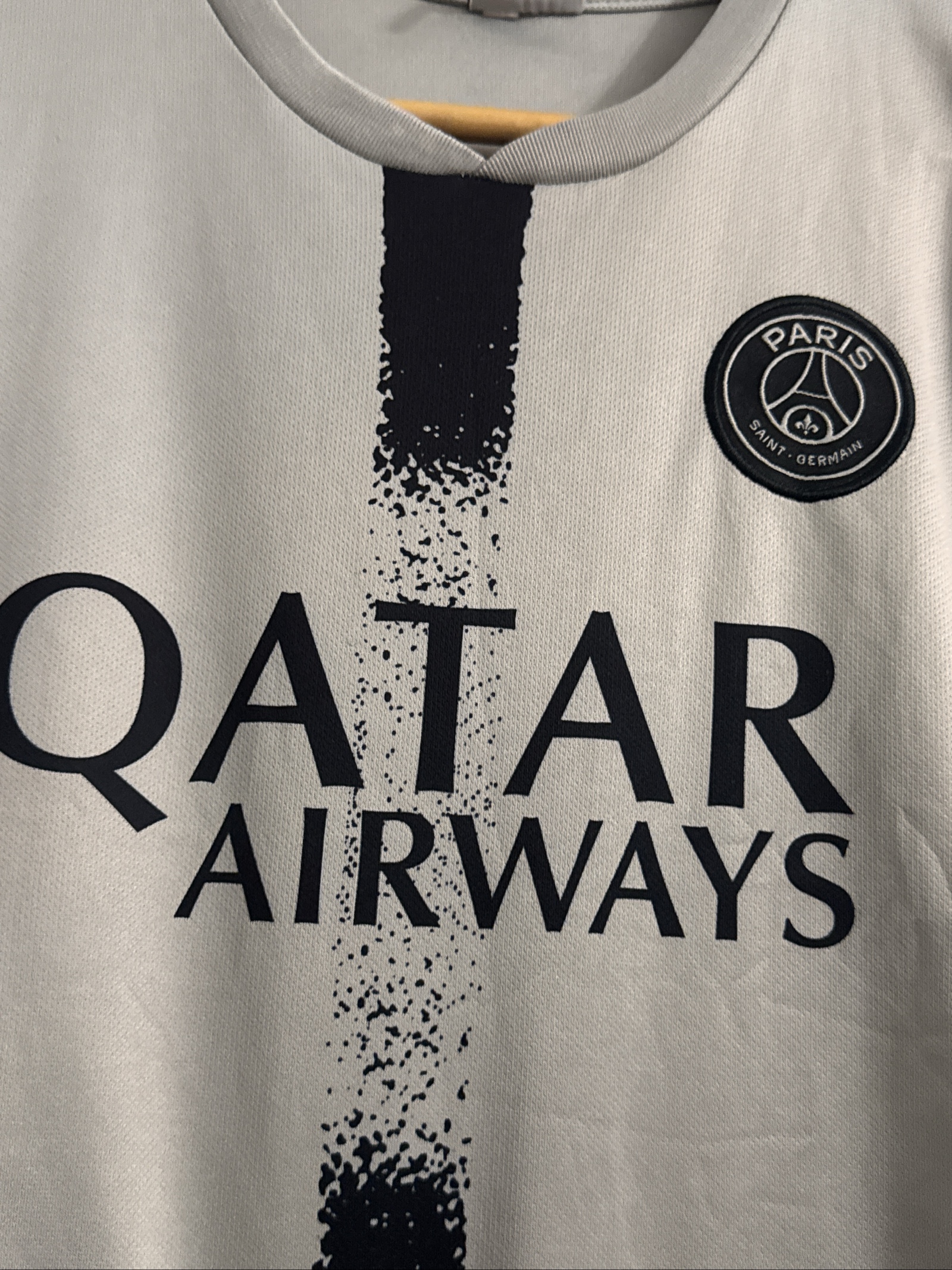 Paris Saint-Germain Grey Qatar Airways Logo T-Shirt Medium image 7