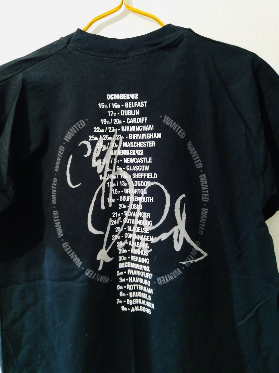 Bnwot Men’s Fruit of the Loom Black Wanted Tour T-Shirt Large Cotton All Seasons Outwear Indoors Outdoors Casual image 3