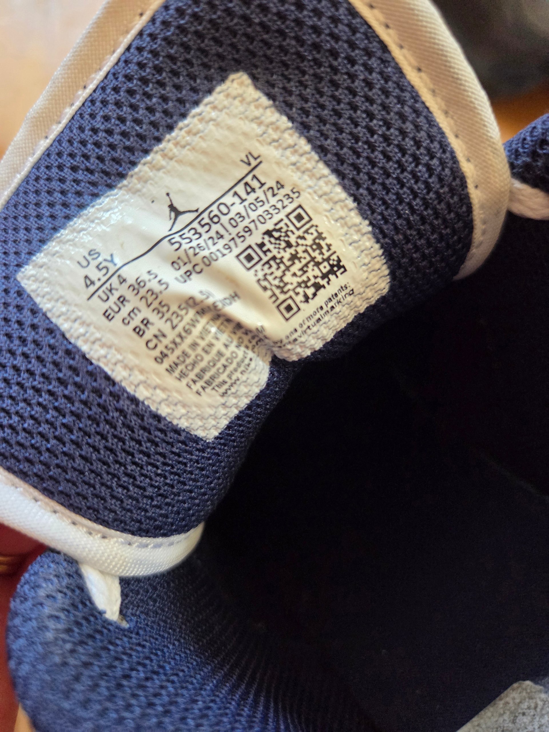 Air Jordan 1 Low GS Midnight Navy Wolf Grey UK 4 Trainers 553560-141 Boxed image 4
