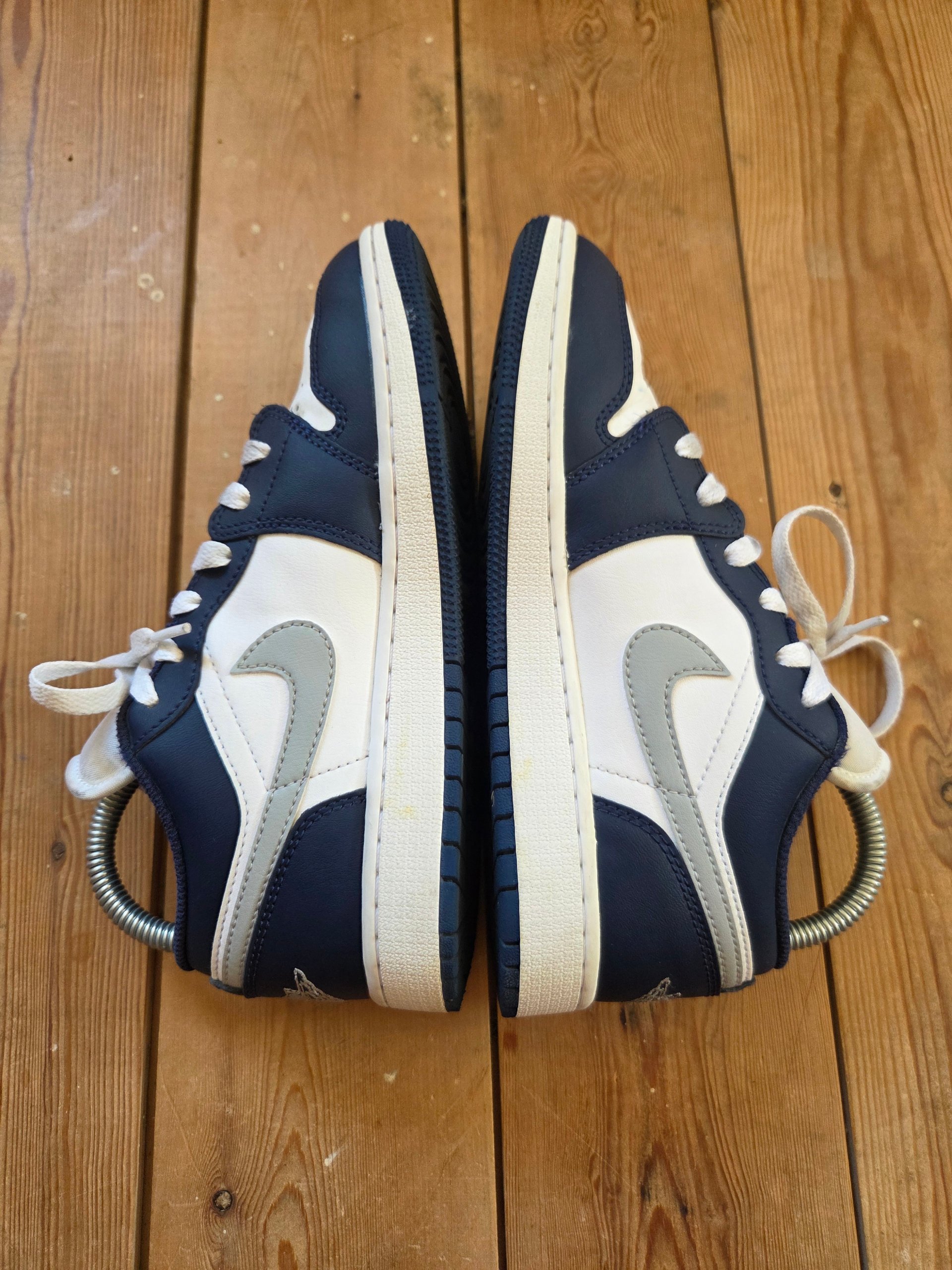 Air Jordan 1 Low GS Midnight Navy Wolf Grey UK 4 Trainers 553560-141 Boxed image 8