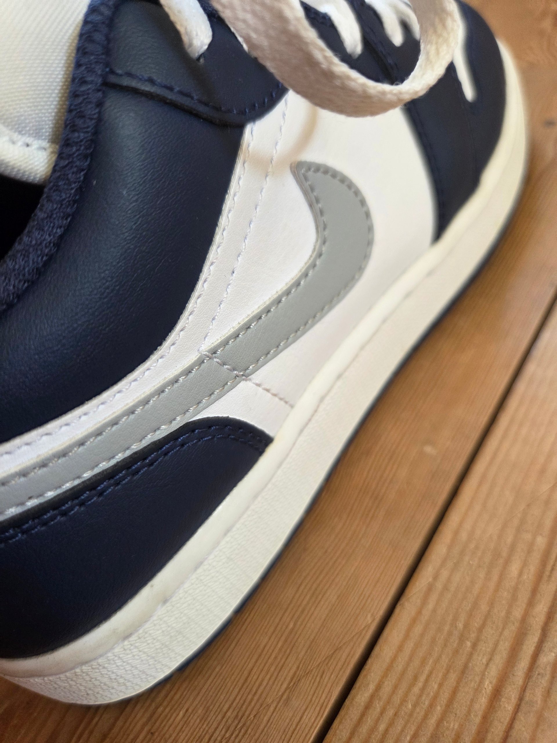 Air Jordan 1 Low GS Midnight Navy Wolf Grey UK 4 Trainers 553560-141 Boxed image 10
