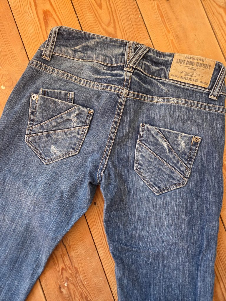 Vintage Y2K River Island Live and Uncut Low Rise Distressed Blue Jeans UK 6 W32