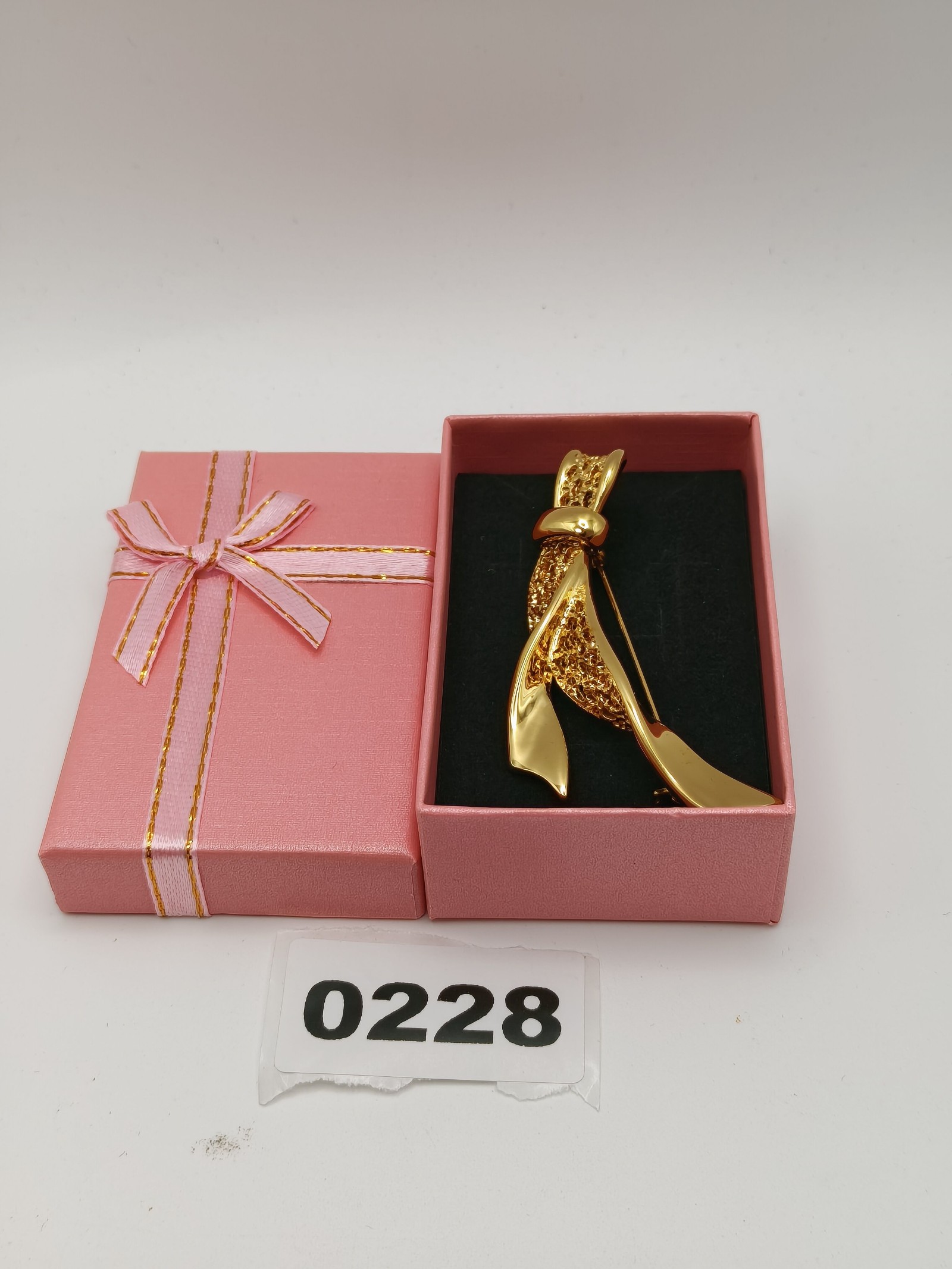 Gold Tone Textured Ribbon Brooch Pin Women's