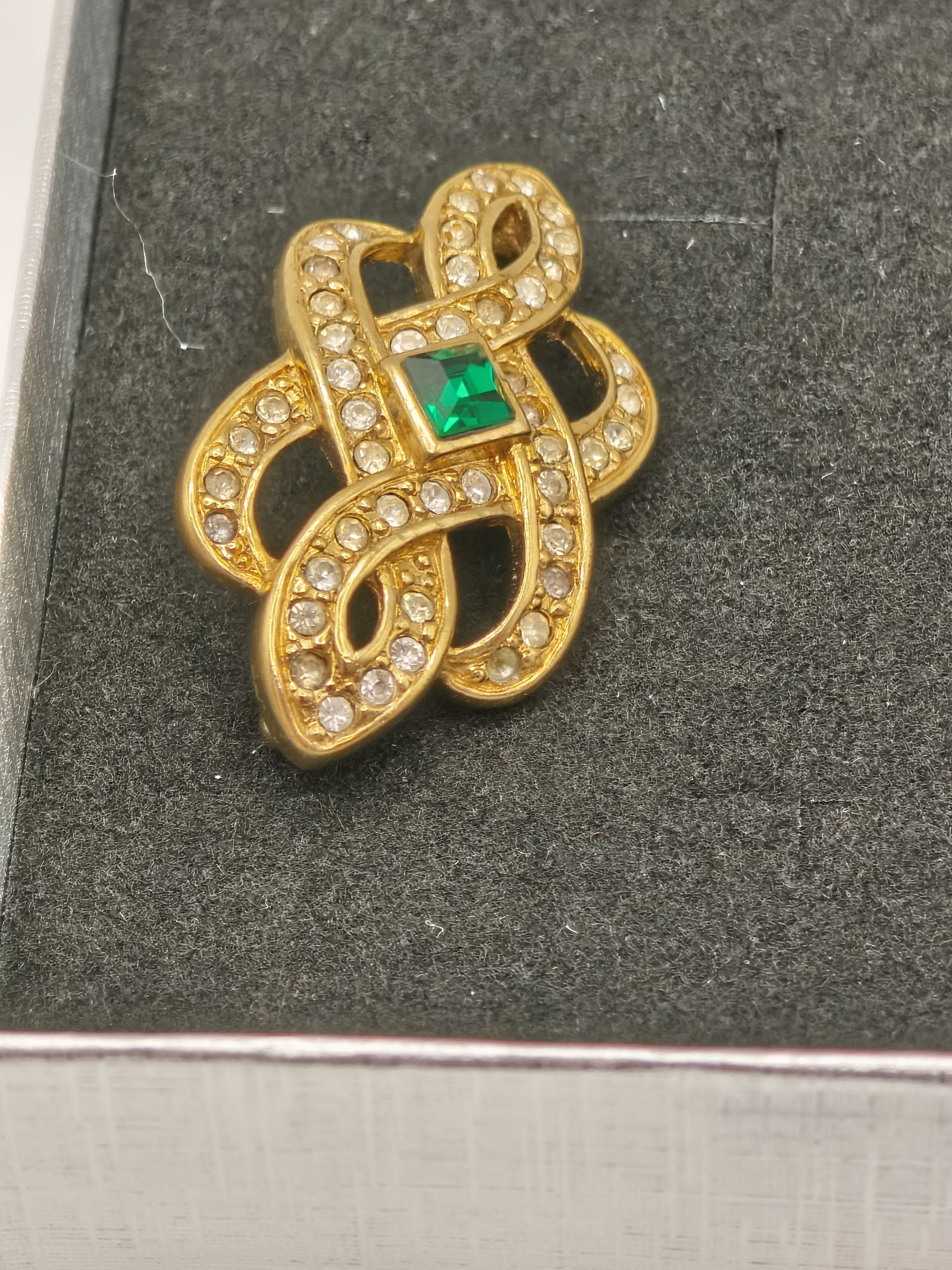 Gold Tone & Green Crystal Brooch Pin 3 cm Vintage Style image 2