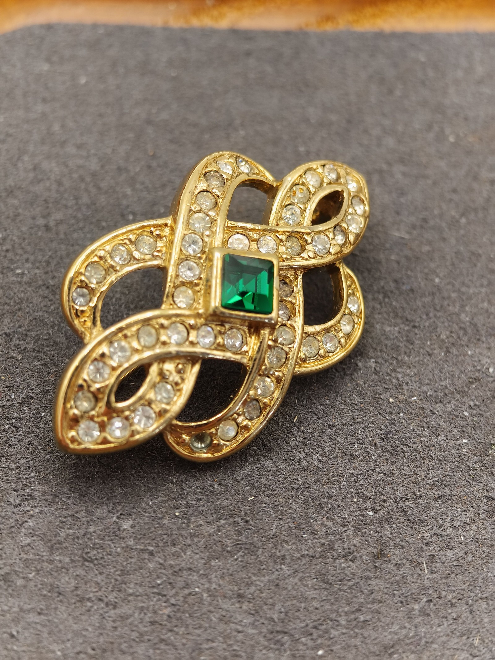 Gold Tone & Green Crystal Brooch Pin 3 cm Vintage Style image 4