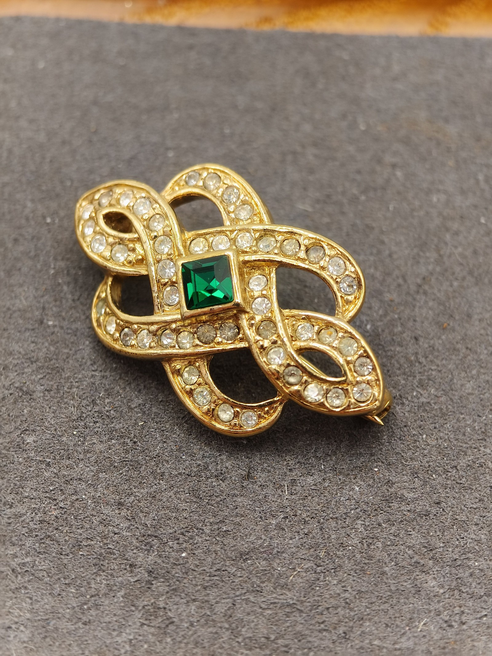Gold Tone & Green Crystal Brooch Pin 3 cm Vintage Style image 5