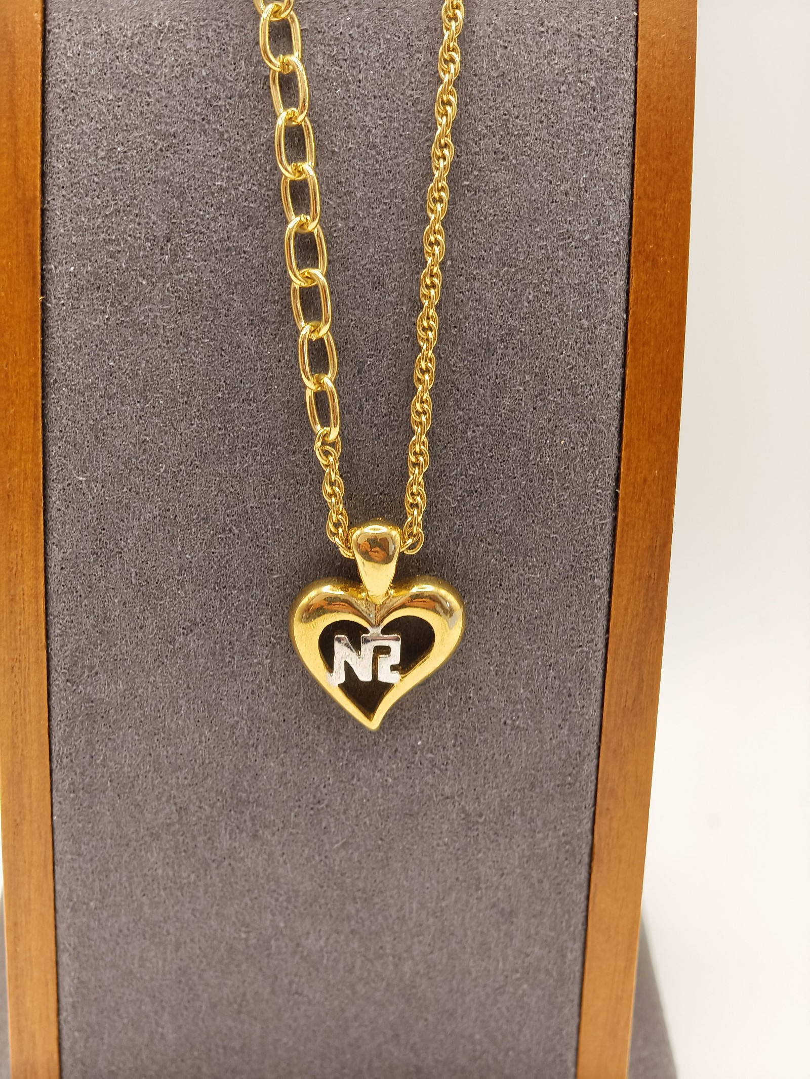 Nina Ricci necklace image 3