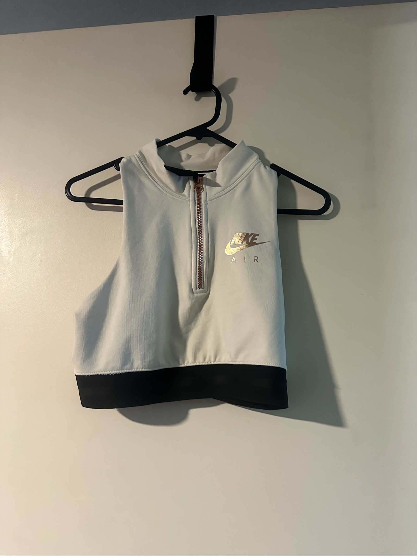 Nike Women's White & Black Air Cropped Vest Top Small