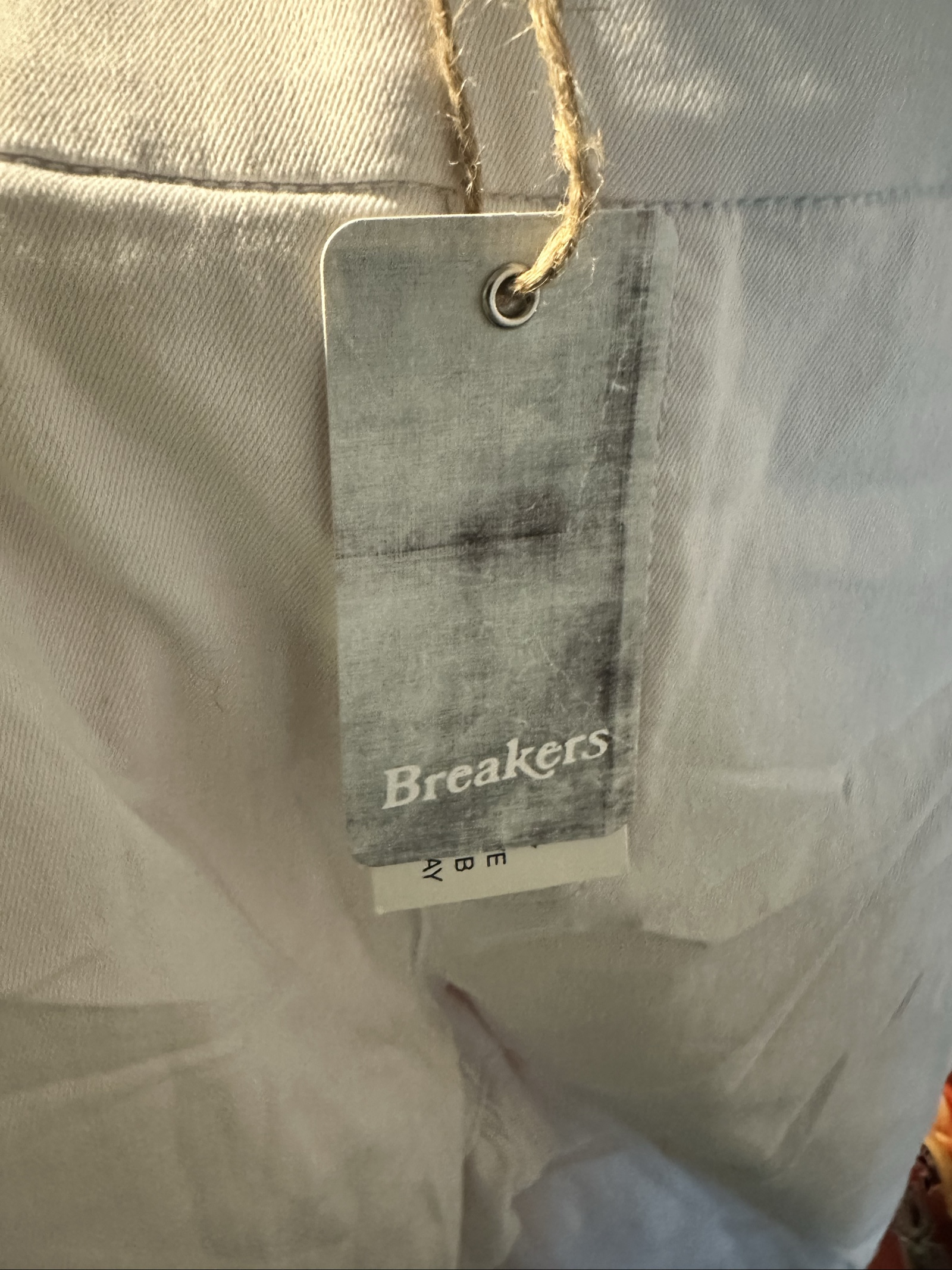 Breakers Women's White Bermuda Shorts Size 12 image 4