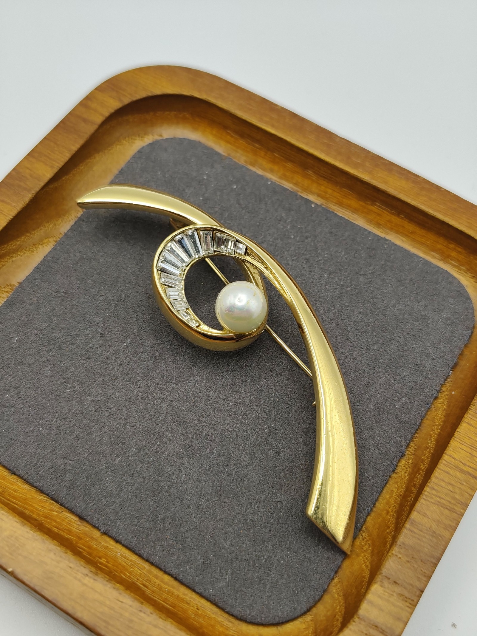 Balmain Gold Tone Pearl & Crystal Brooch image 4