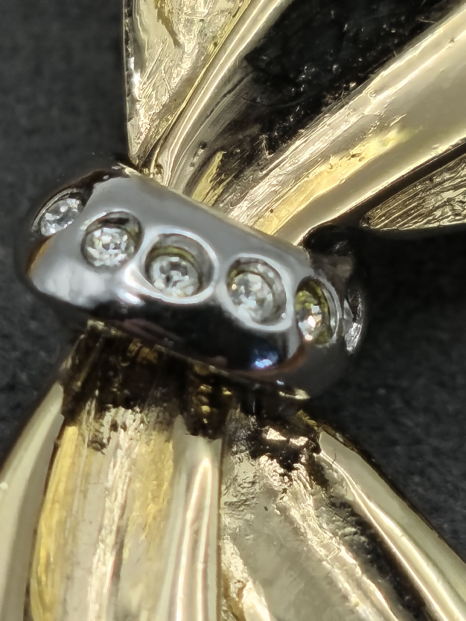 Hanae Mori Gold Tone Bow Brooch with Rhinestones Other Size image 9