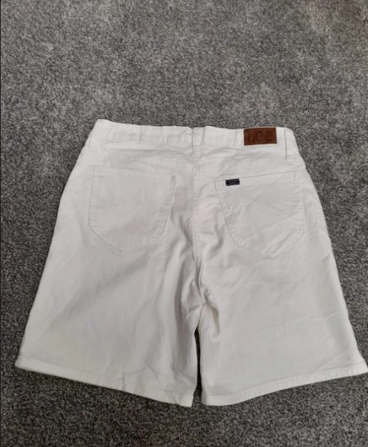 White Lee jeans classic five-pocket design 30" image 2
