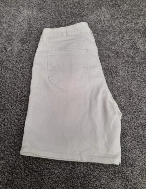 White Lee jeans classic five-pocket design 30" image 4