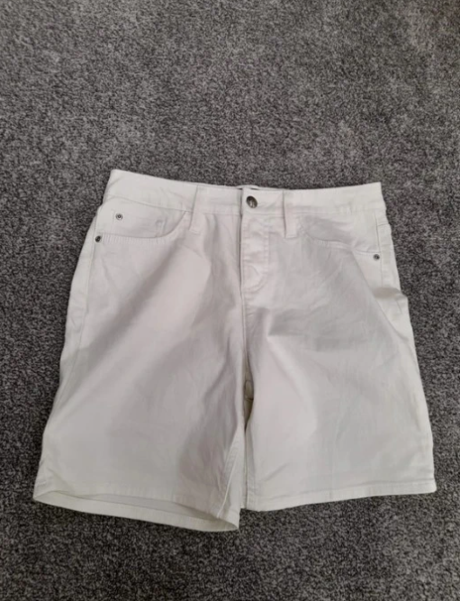 White Lee jeans classic five-pocket design 30" image 6