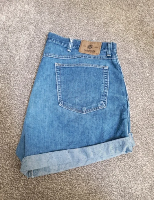 Wrangler denim shorts faded blue wash and cuffs 40" image 4