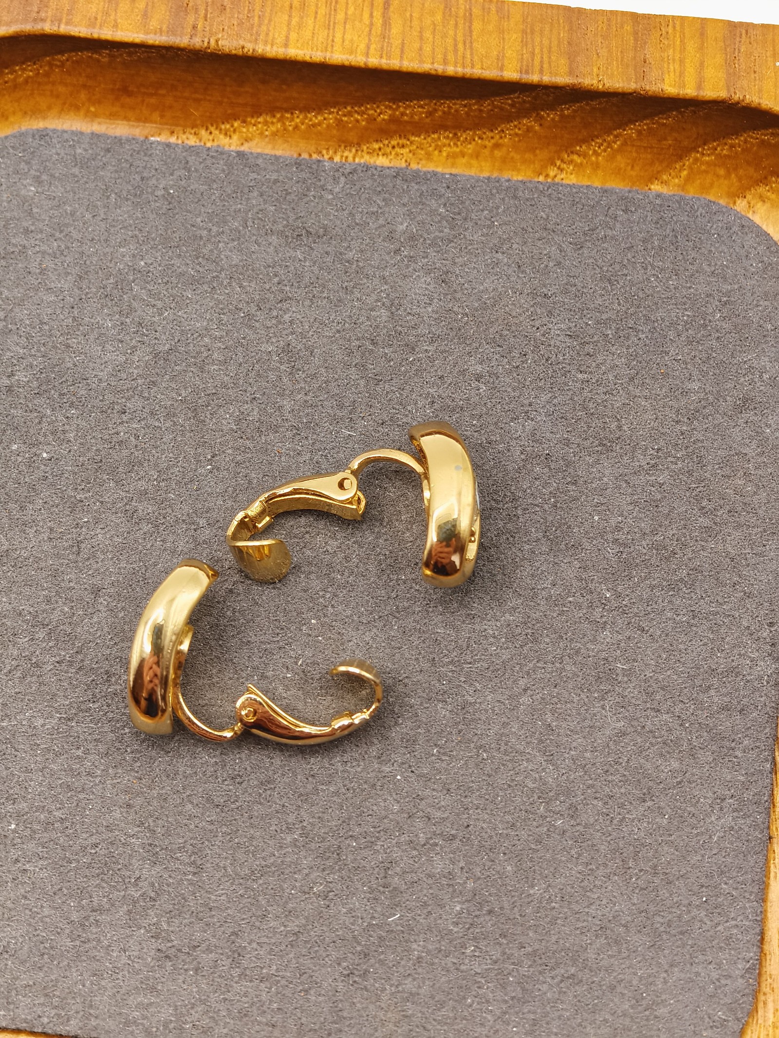 Grosse Gold Tone & Clear Crystal Oval Clip-On Earrings image 6