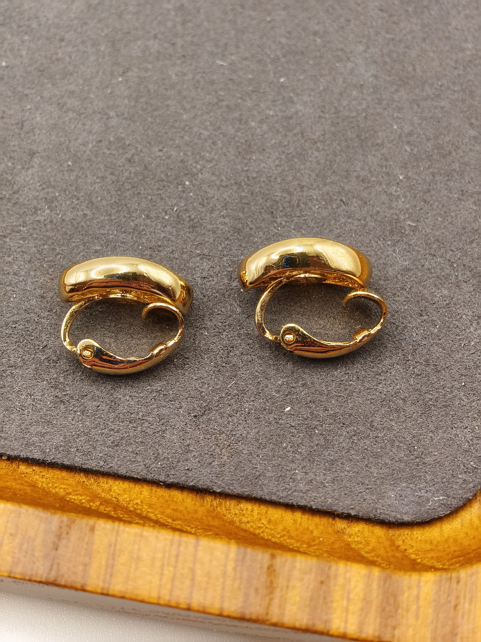 Grosse Gold Tone & Clear Crystal Oval Clip-On Earrings image 7