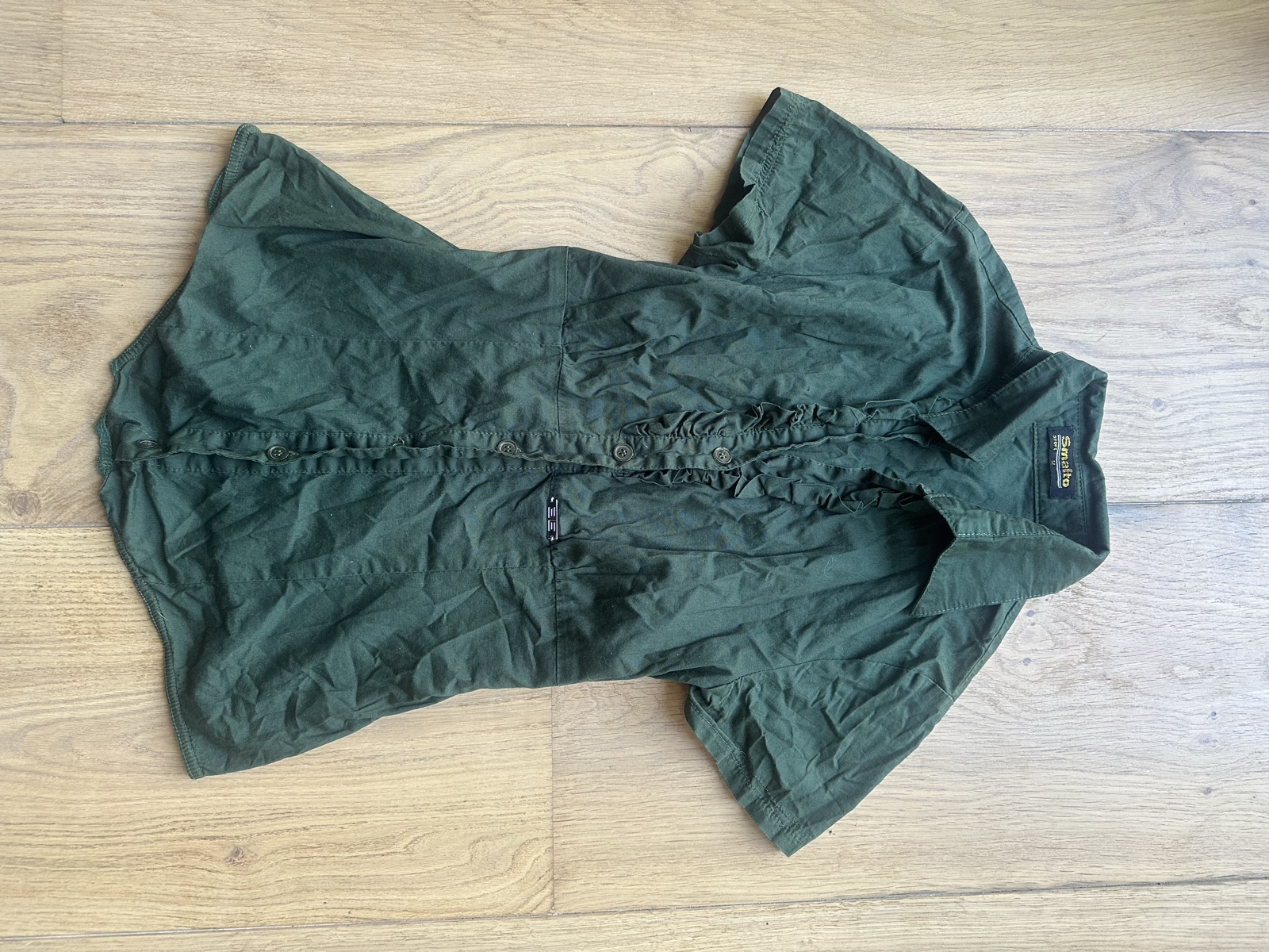 Smalto Women's Green Ruffle Front Shirt Medium