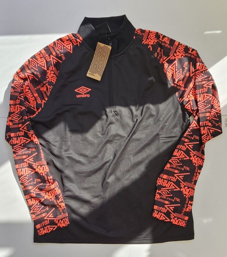 Umbro Black & Red Graphic Sleeve Training Top Medium