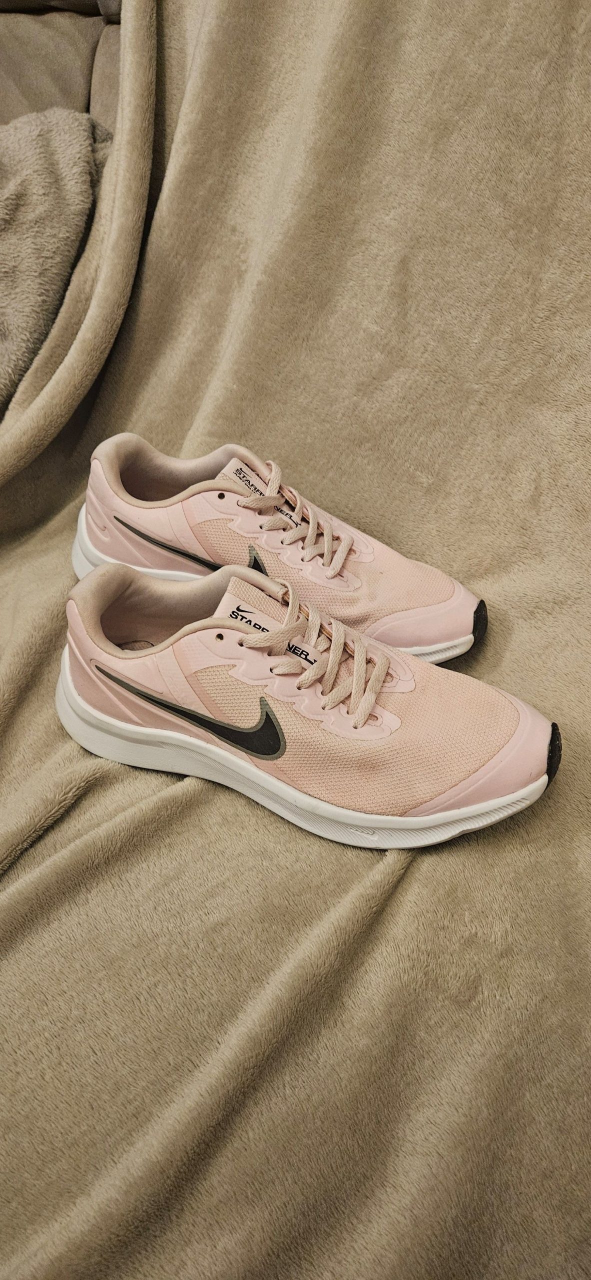 Nike Women's Pink & White Star Runner 3 UK 6.5 Running Shoes