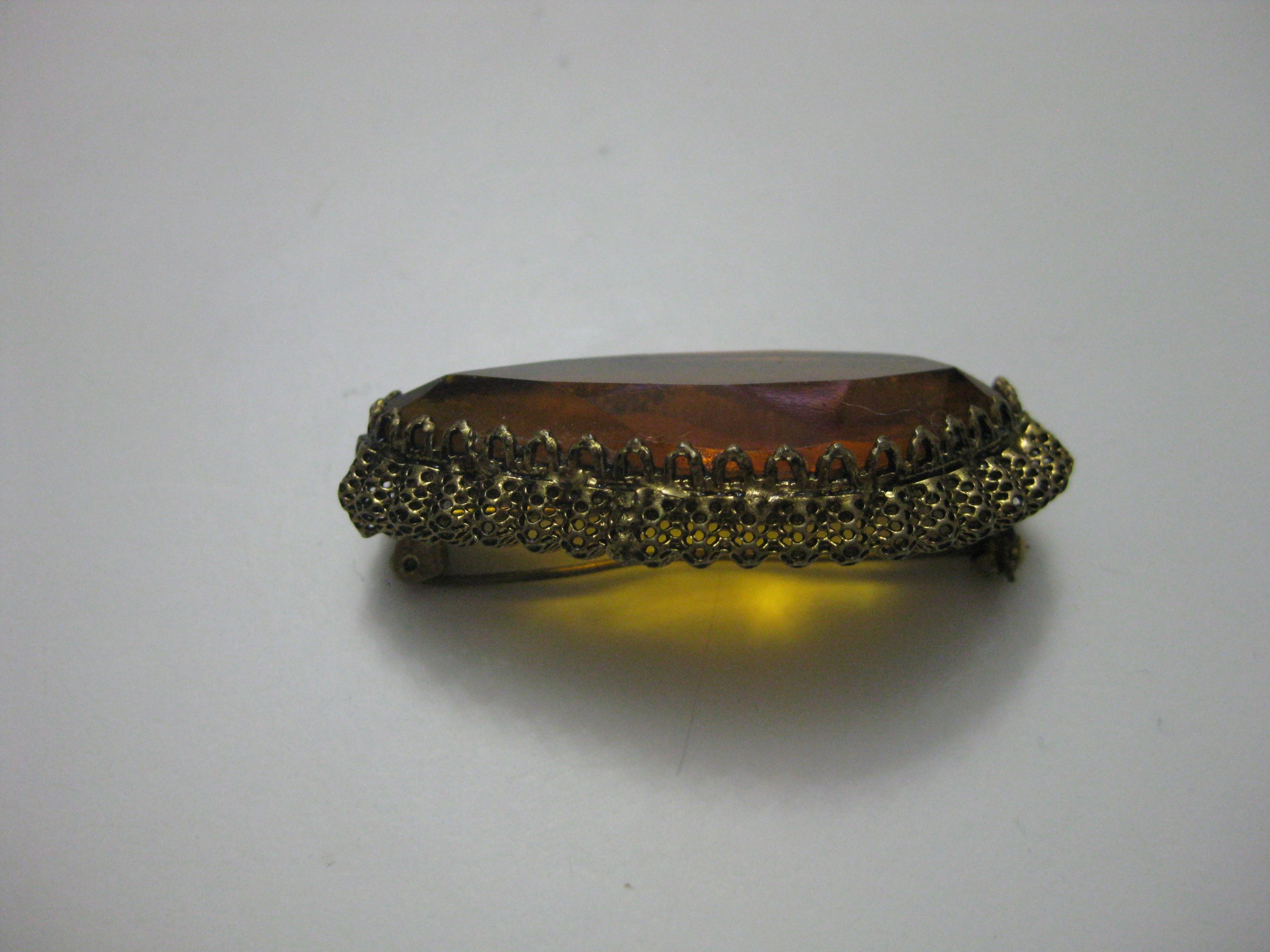 Vintage Faceted Glass Brooch in Gold Metal Frame image 4