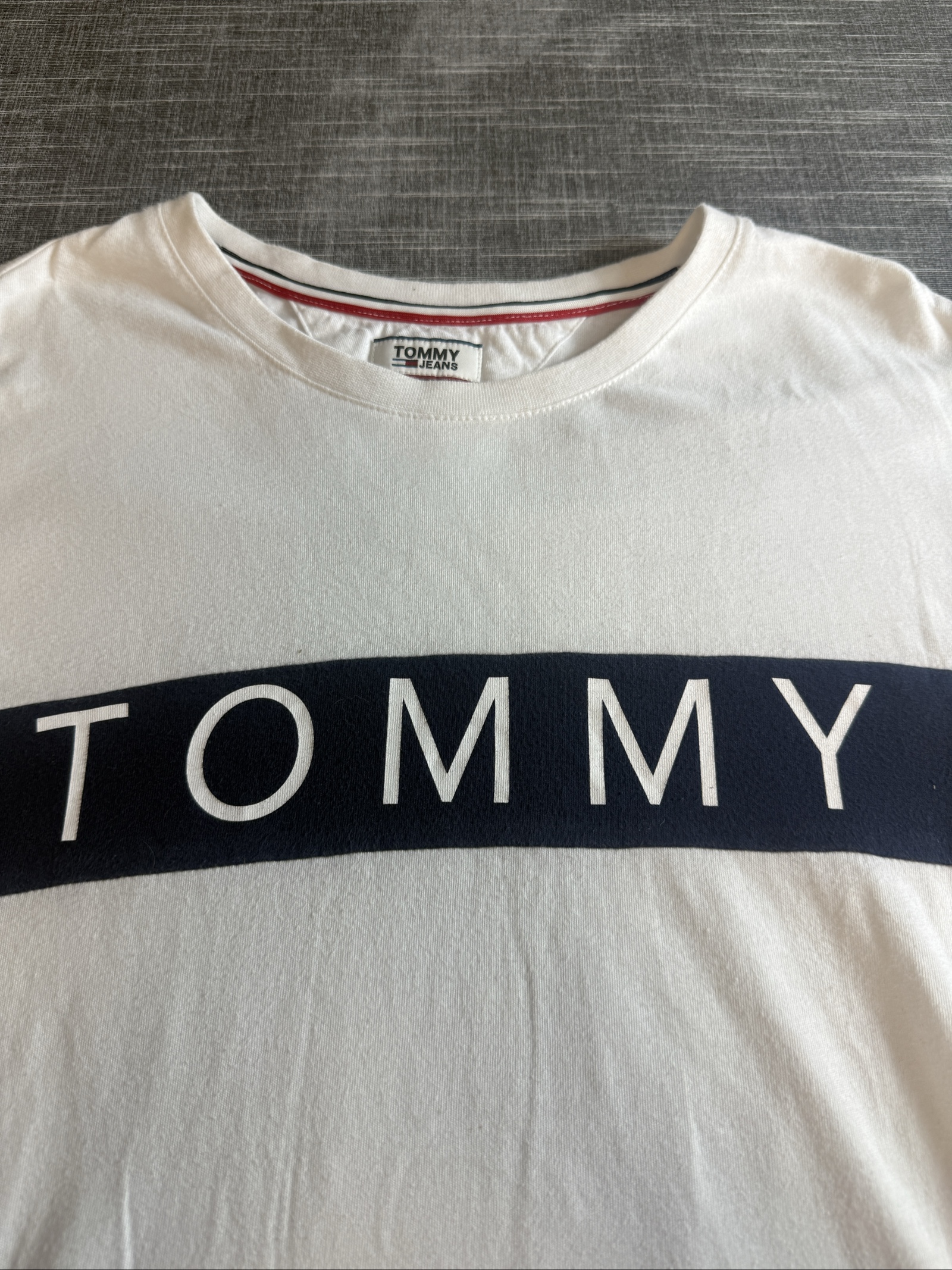 Tommy Jeans Women’s White & Navy Logo T-Shirt Medium Crew Neck Cotton image 2