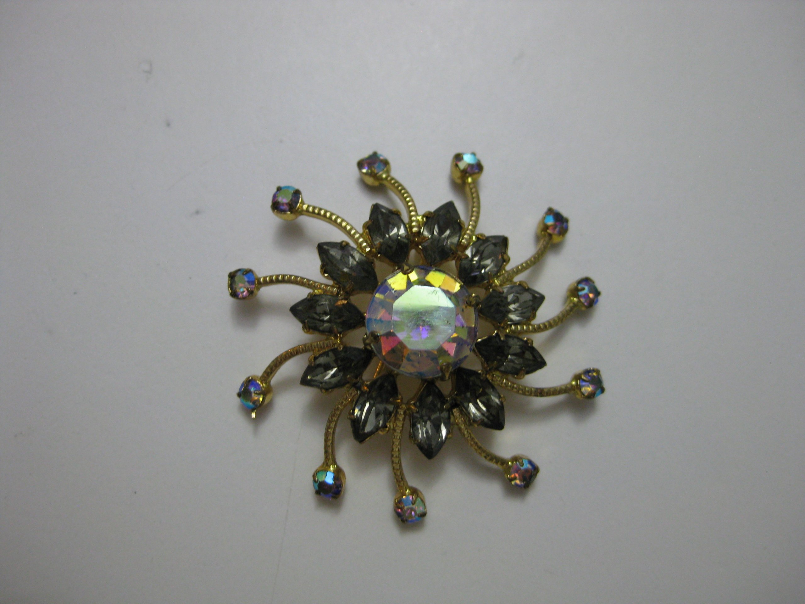 Vintage Gold Tone & Aurora Borealis Rhinestone Flower Brooch Pin