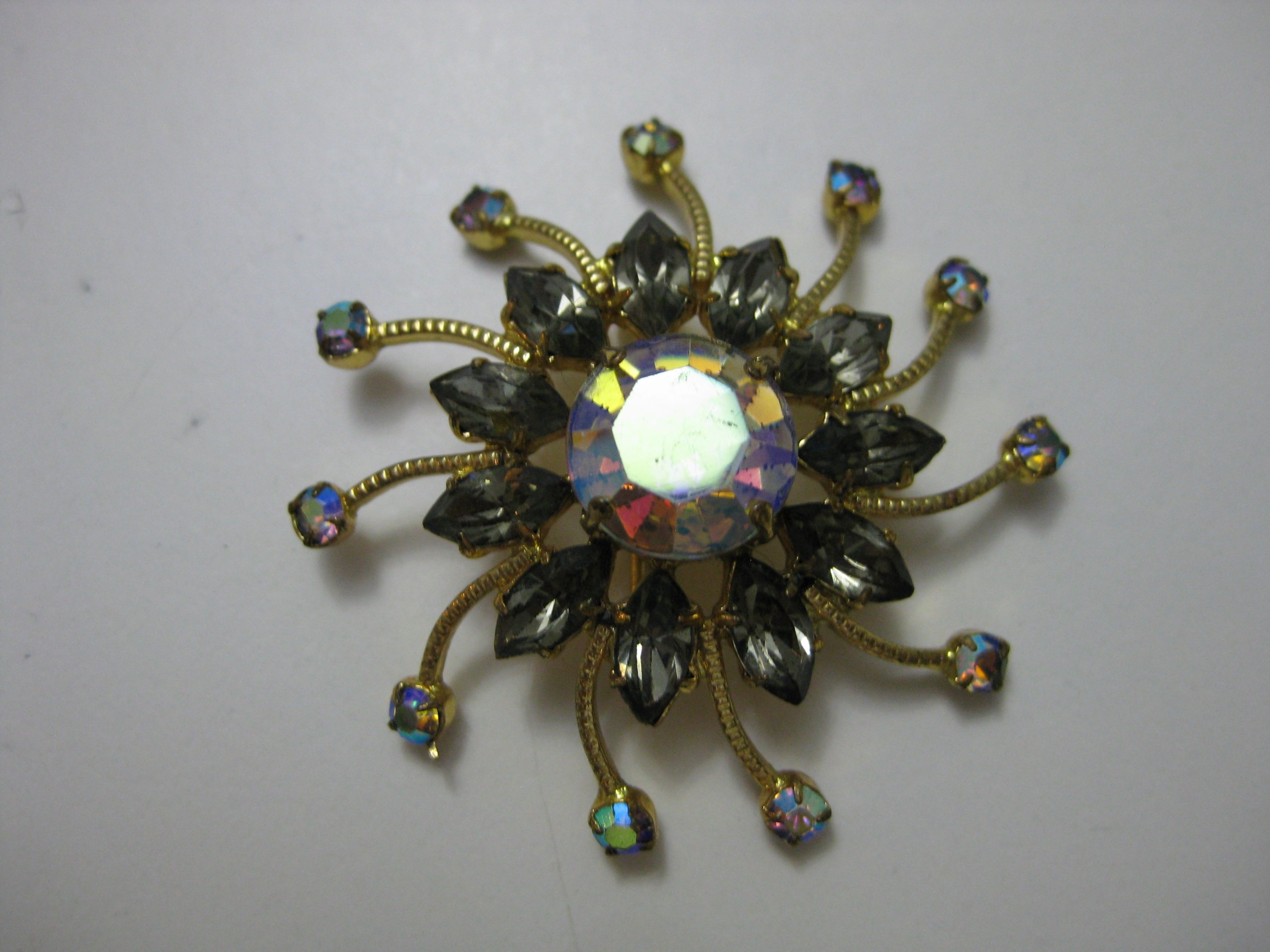 Vintage Gold Tone & Aurora Borealis Rhinestone Flower Brooch Pin image 2