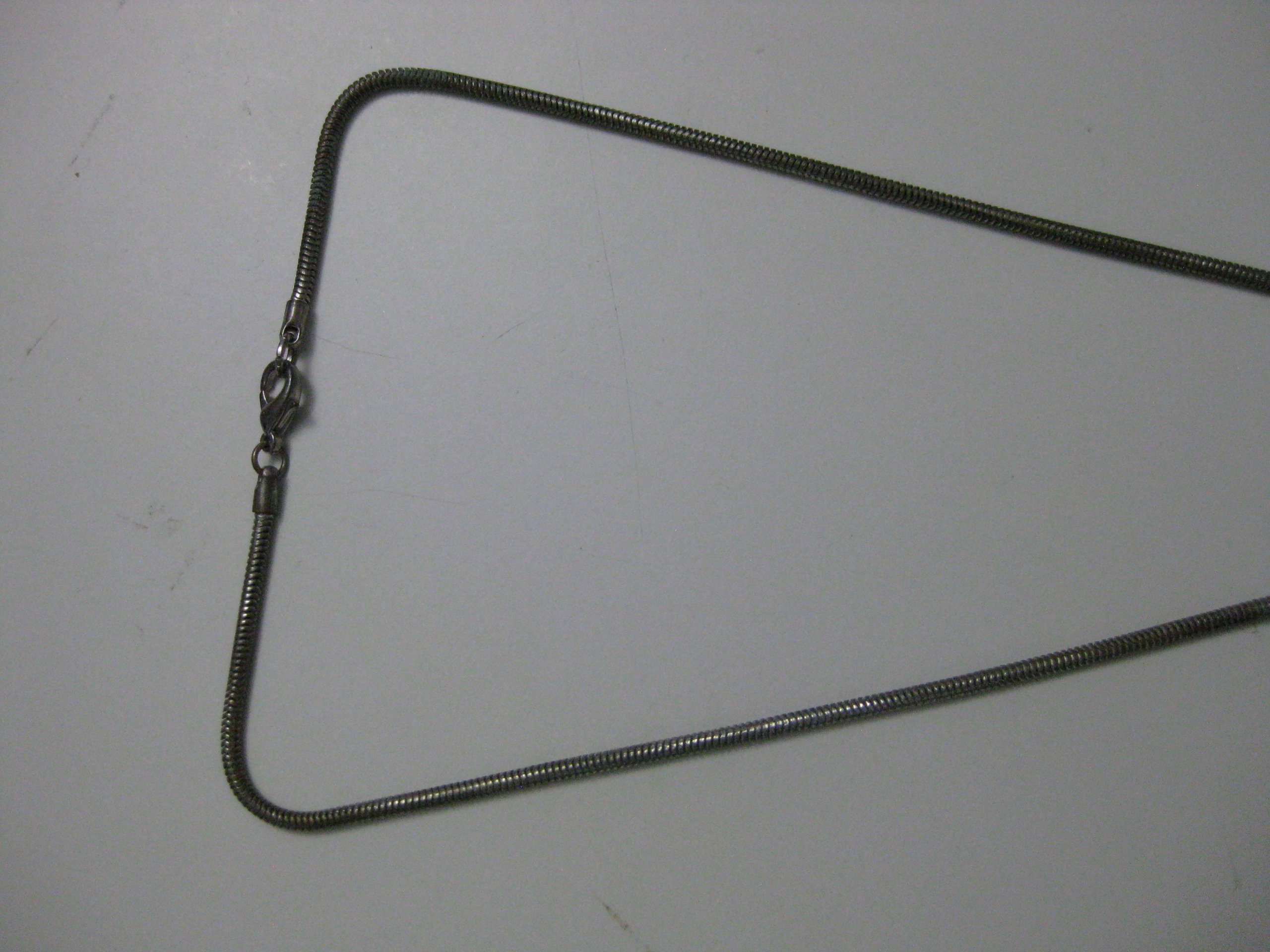 Vintage Two-Tone Metal Geometric Pendant Necklace Unisex image 3