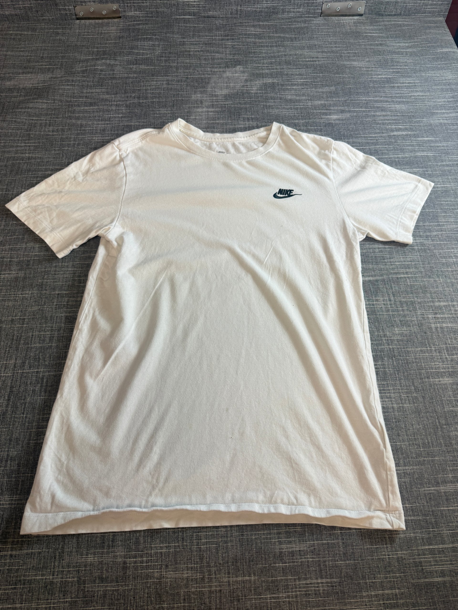 Nike Men’s White The Nike Tee T-Shirt Small Black Swoosh Logo