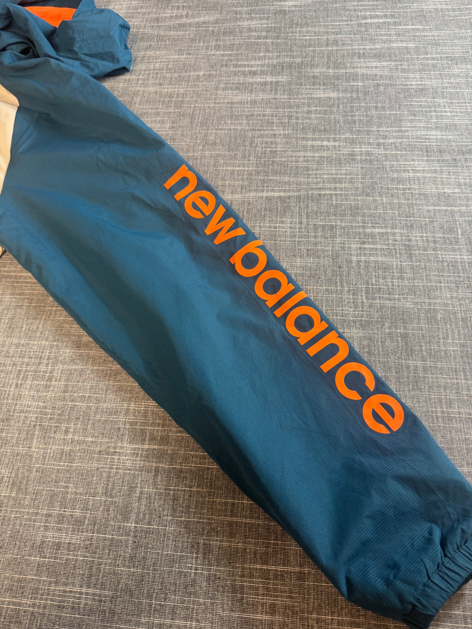 New Balance Men’s Lightweight Windbreaker Jacket Large Blue Beige Orange image 5