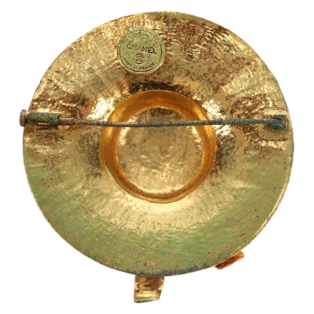 CHANEL Brooch metal Gold CC Auth 190426M image 3