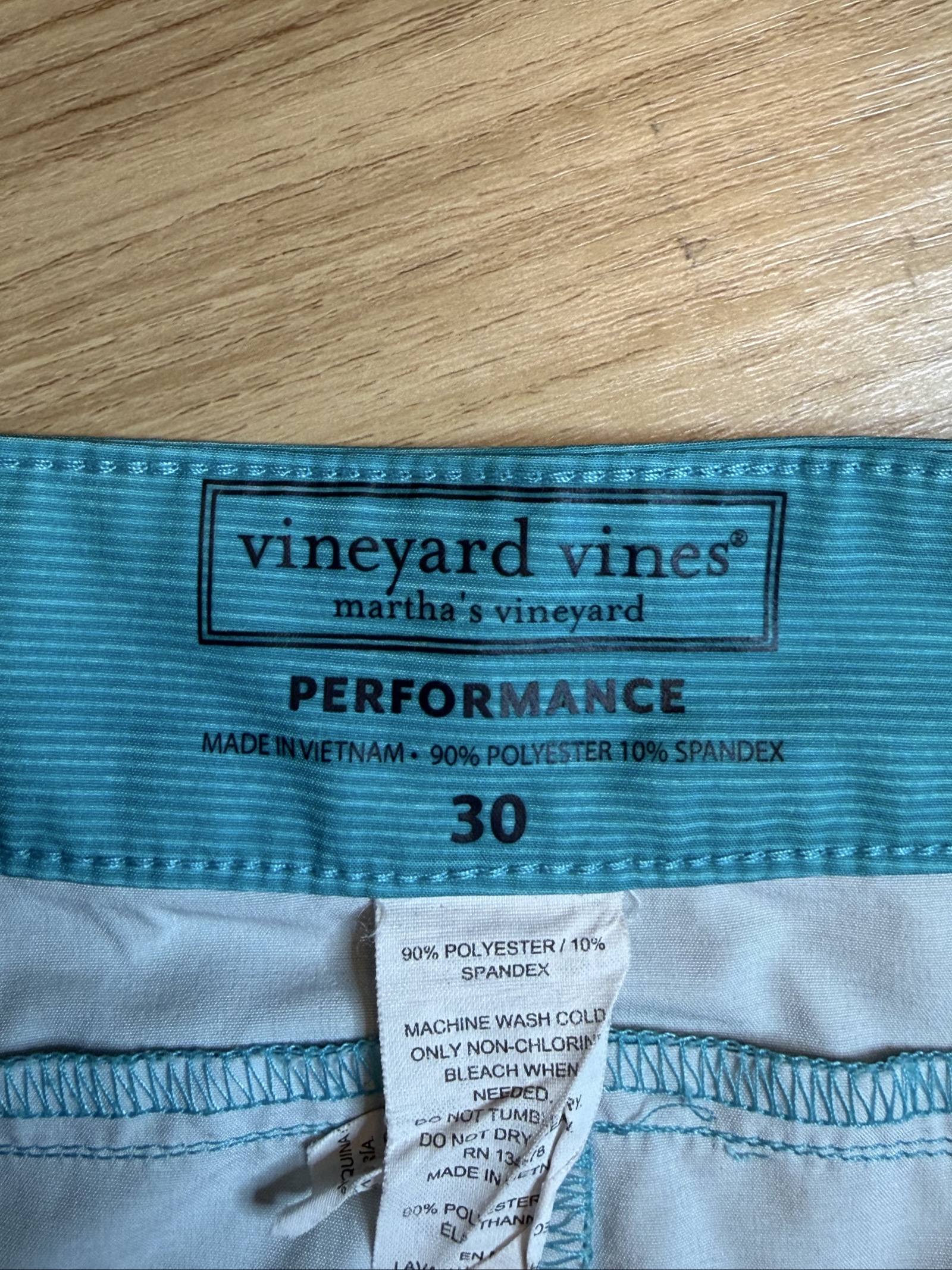 Vineyard Vines Blue & Navy Men's Performance Swim Trunks 30 image 2